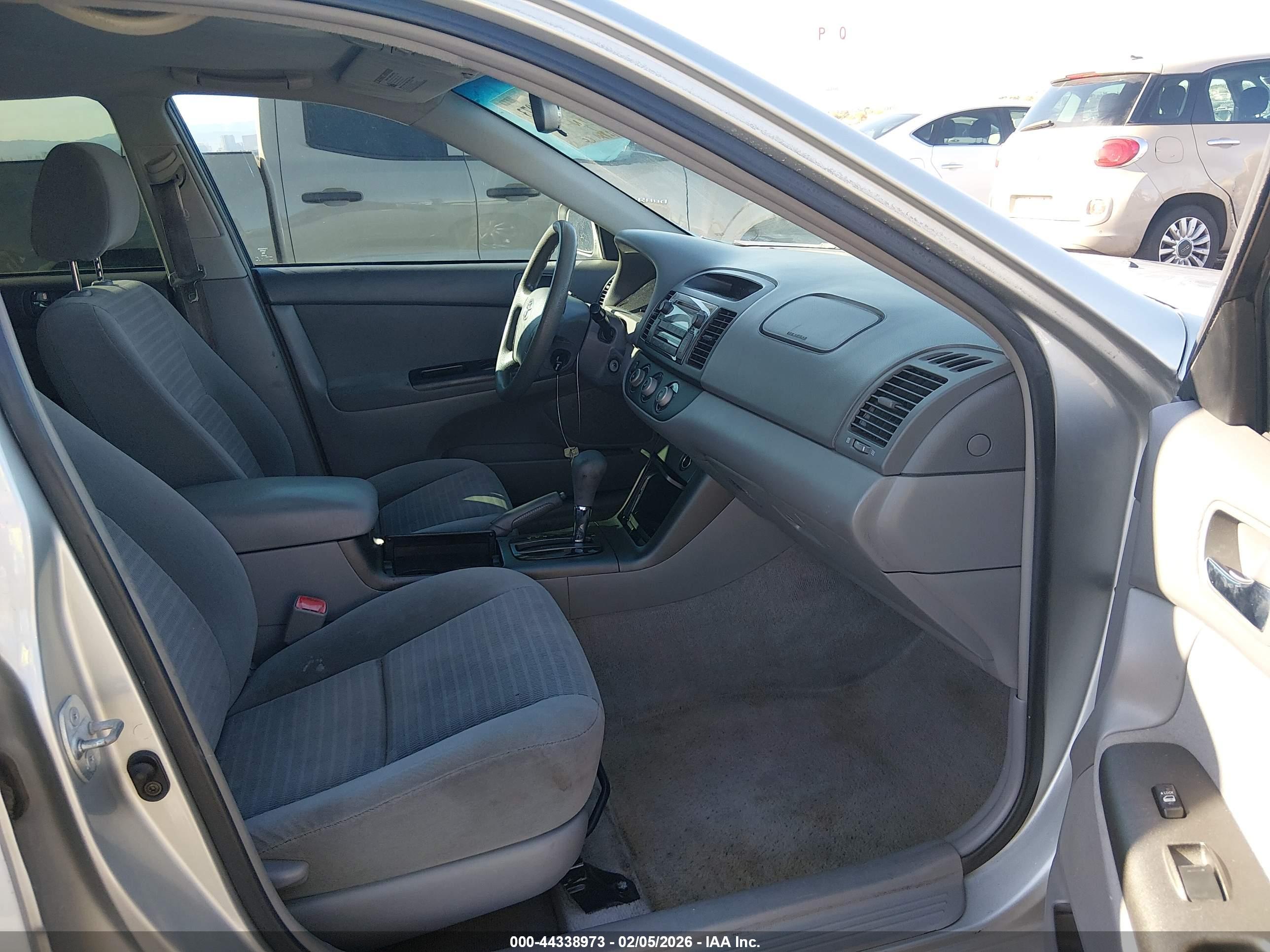 TOYOTA CAMRY image 5