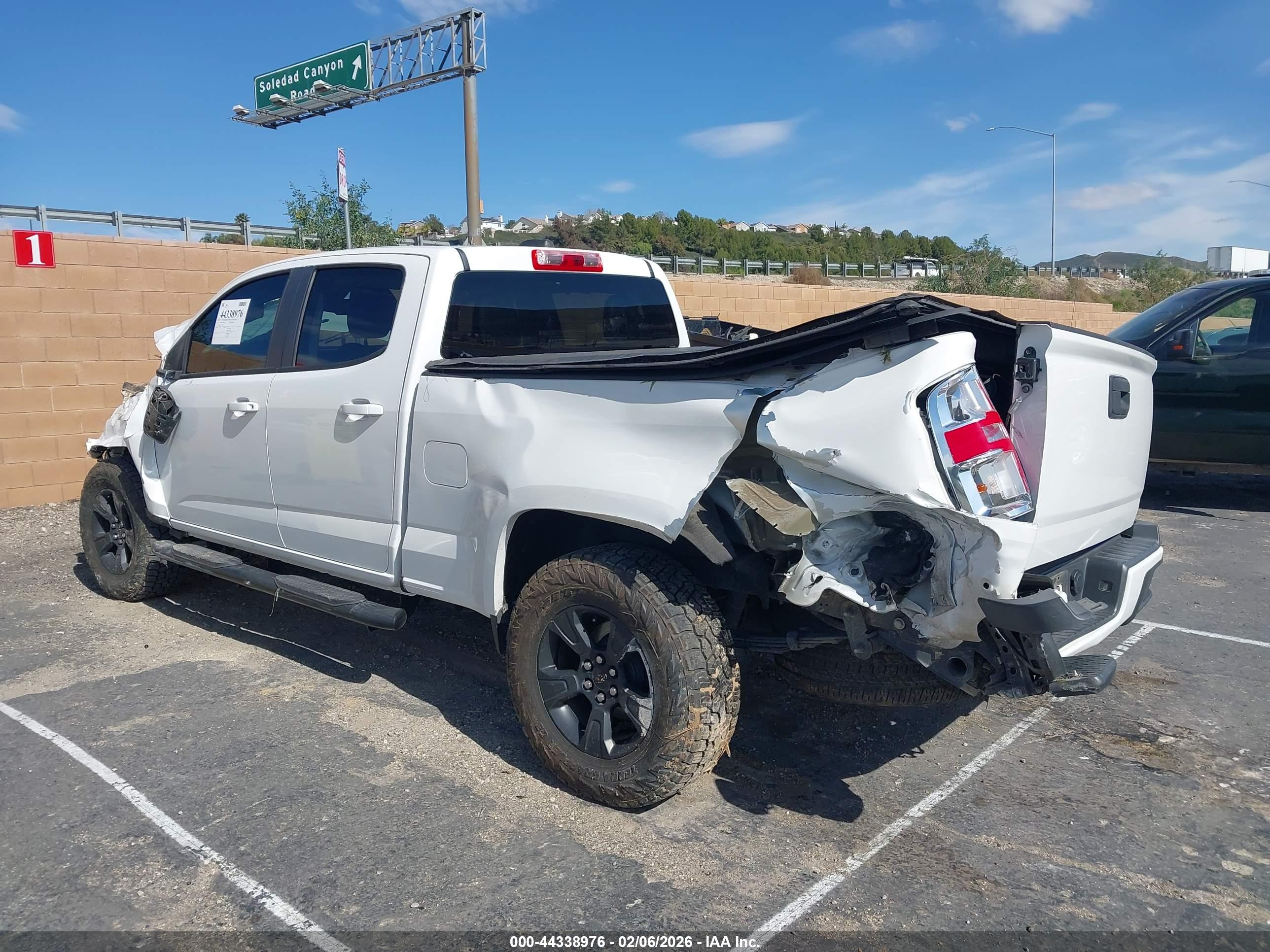 CHEVROLET COLORADO image 3