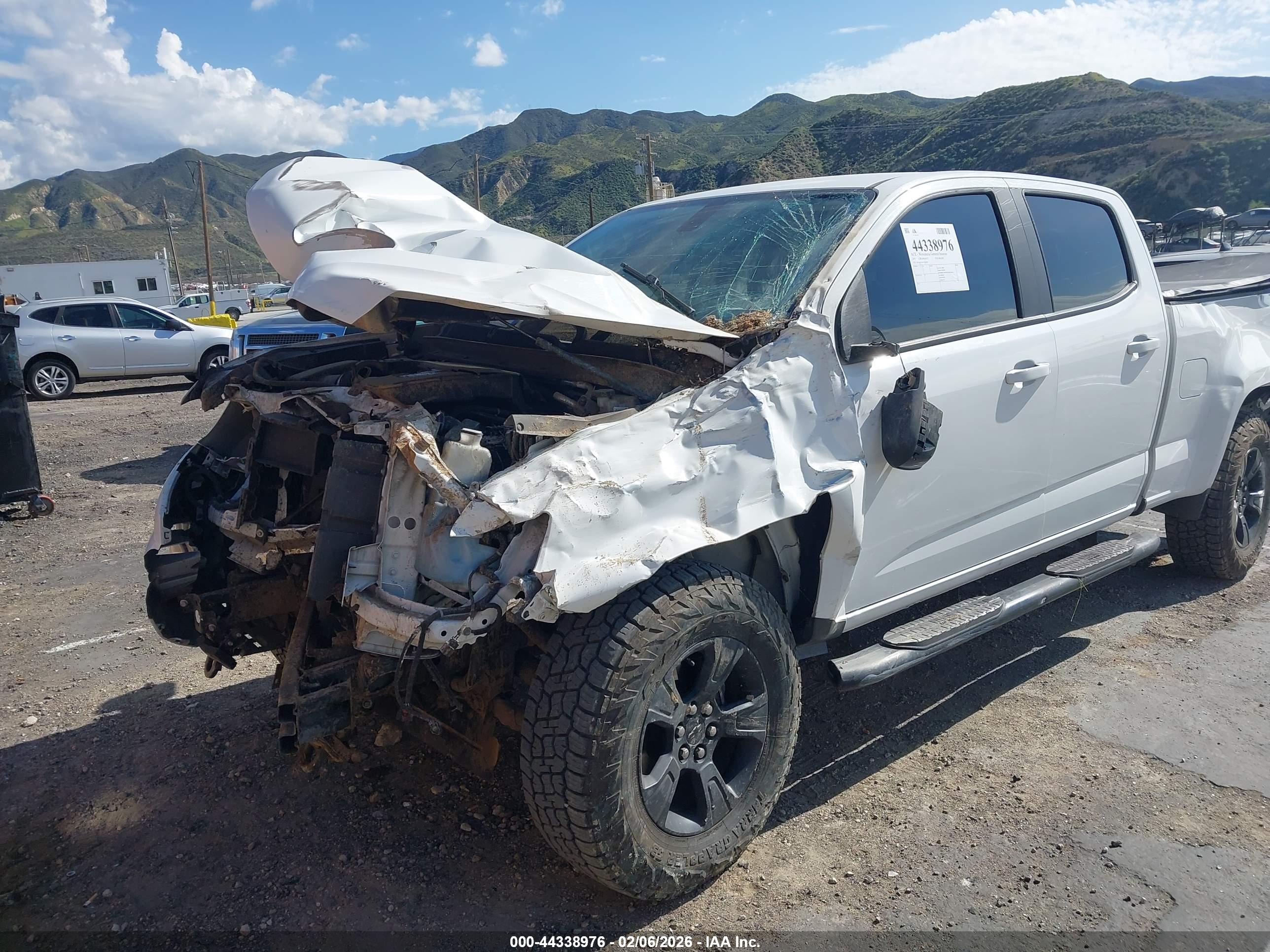 CHEVROLET COLORADO image 6