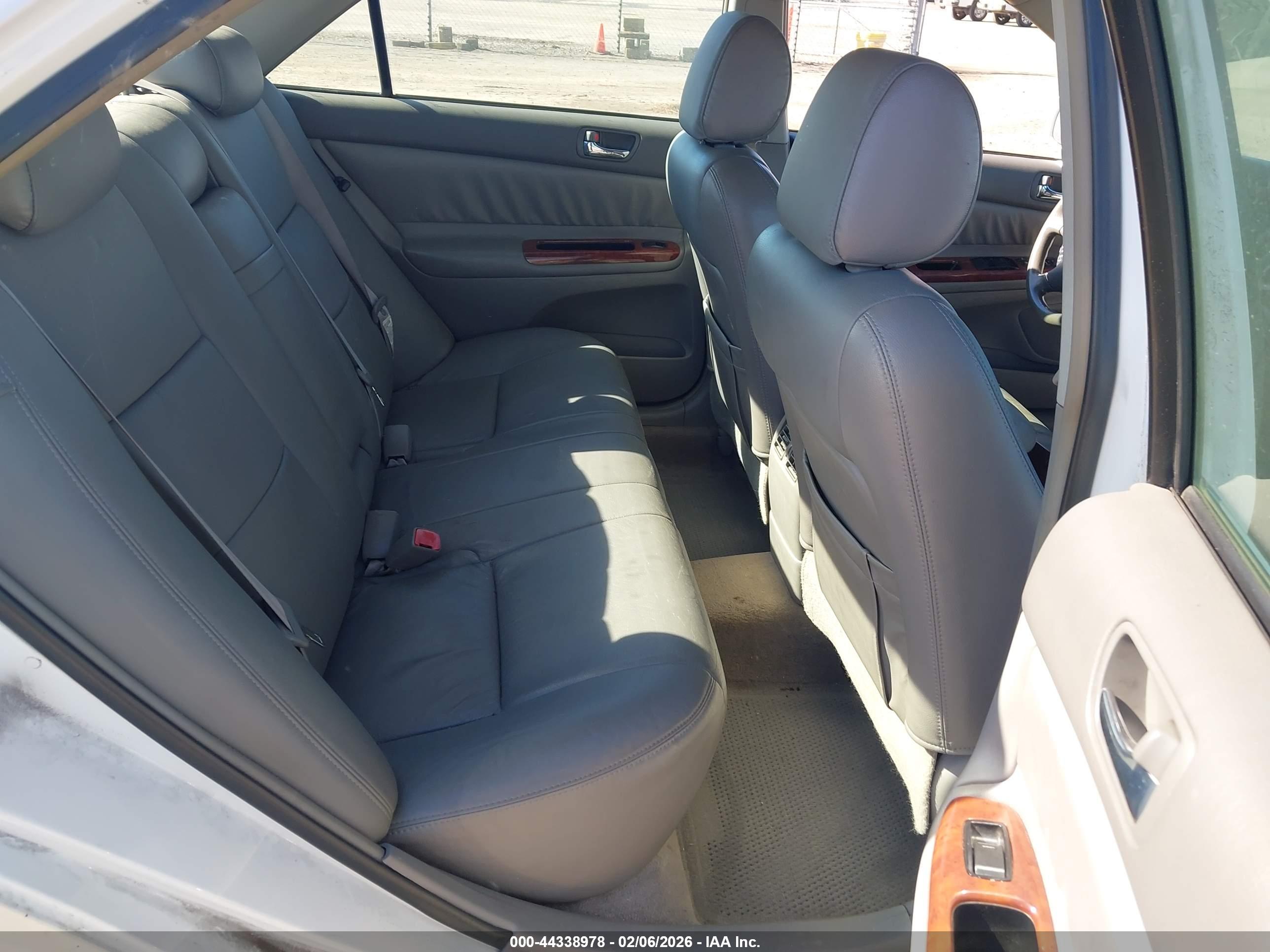 TOYOTA CAMRY image 8