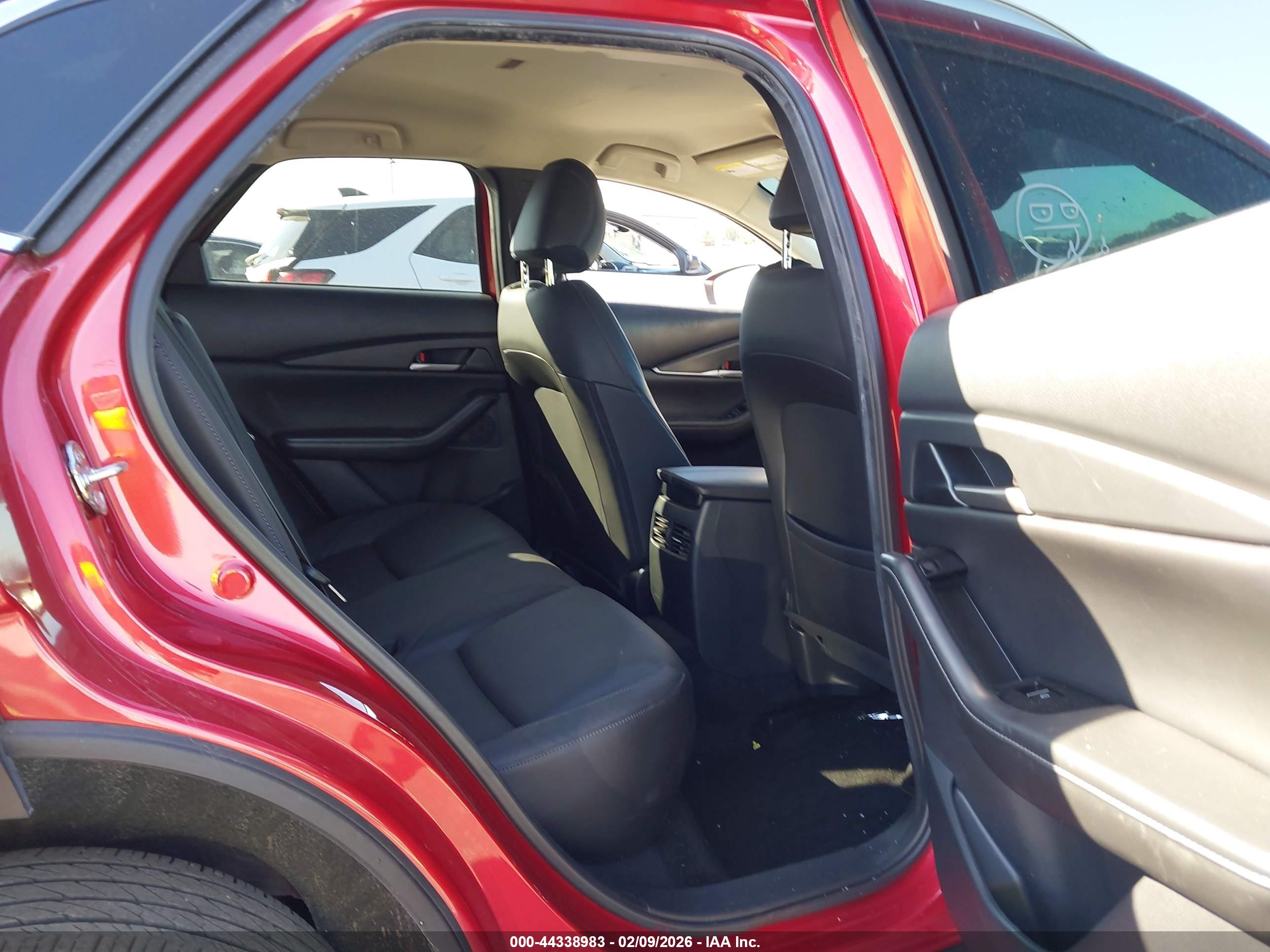 MAZDA CX-30 image 8