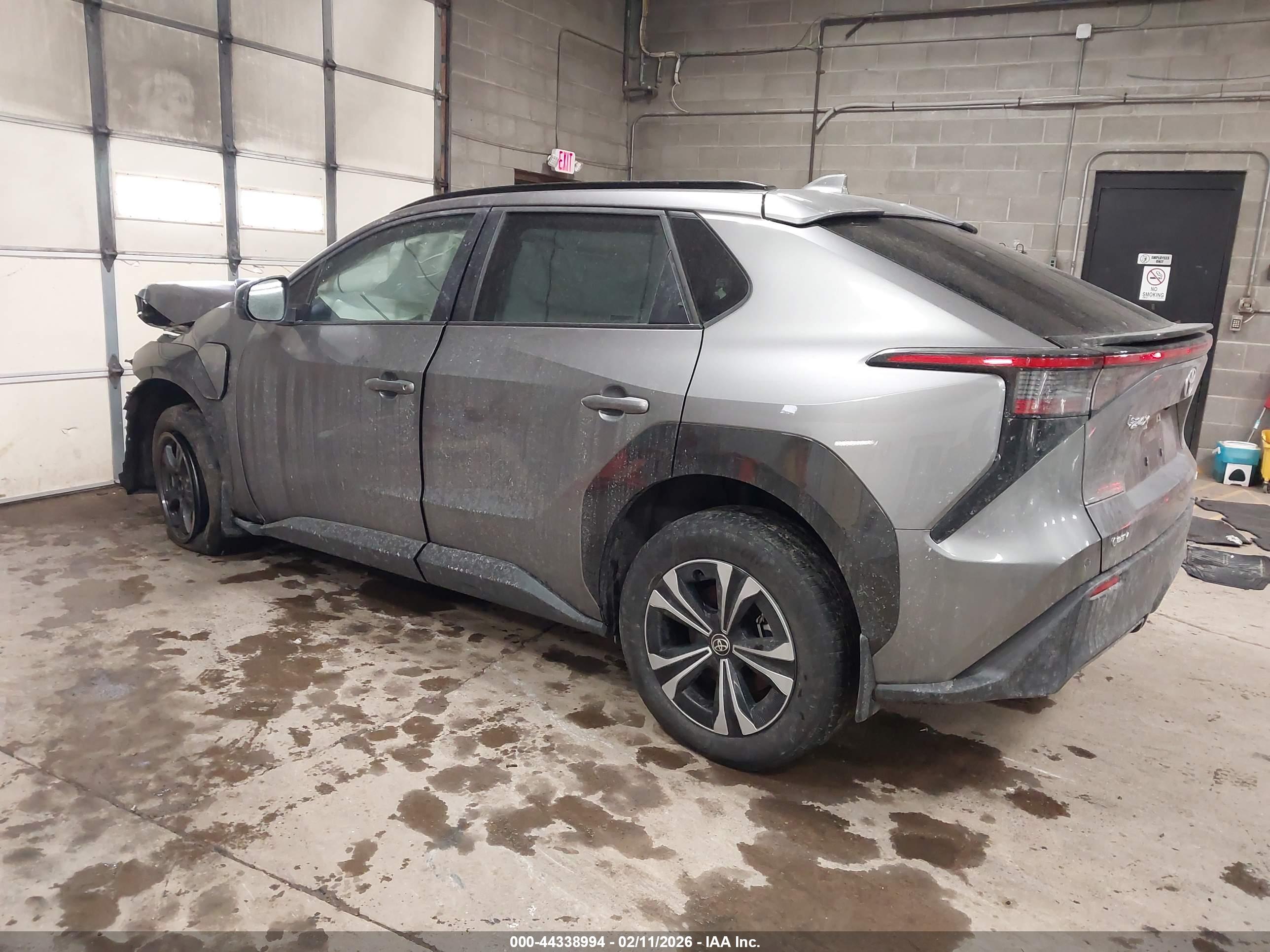 TOYOTA BZ4X image 3