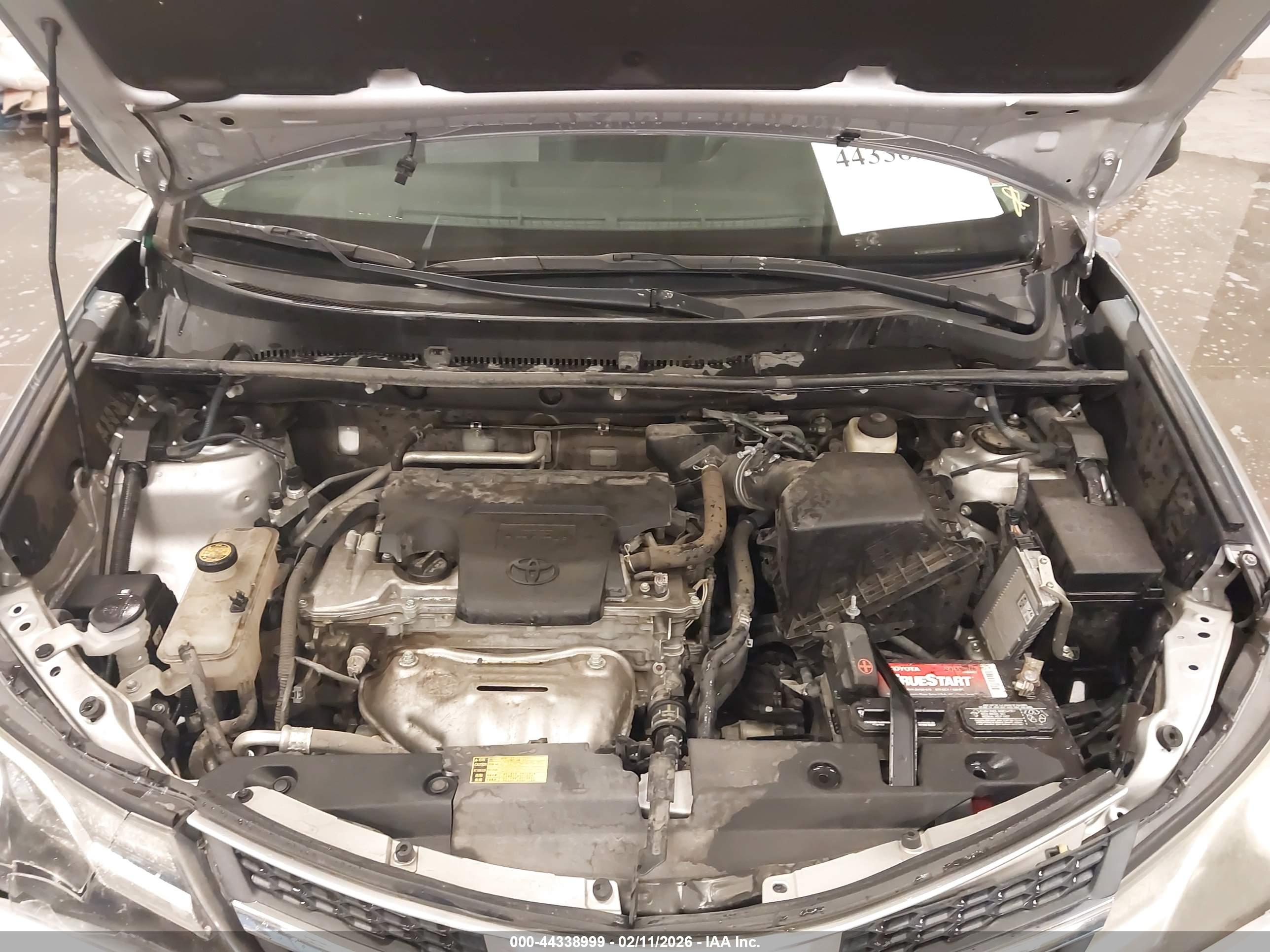 TOYOTA RAV4 image 10