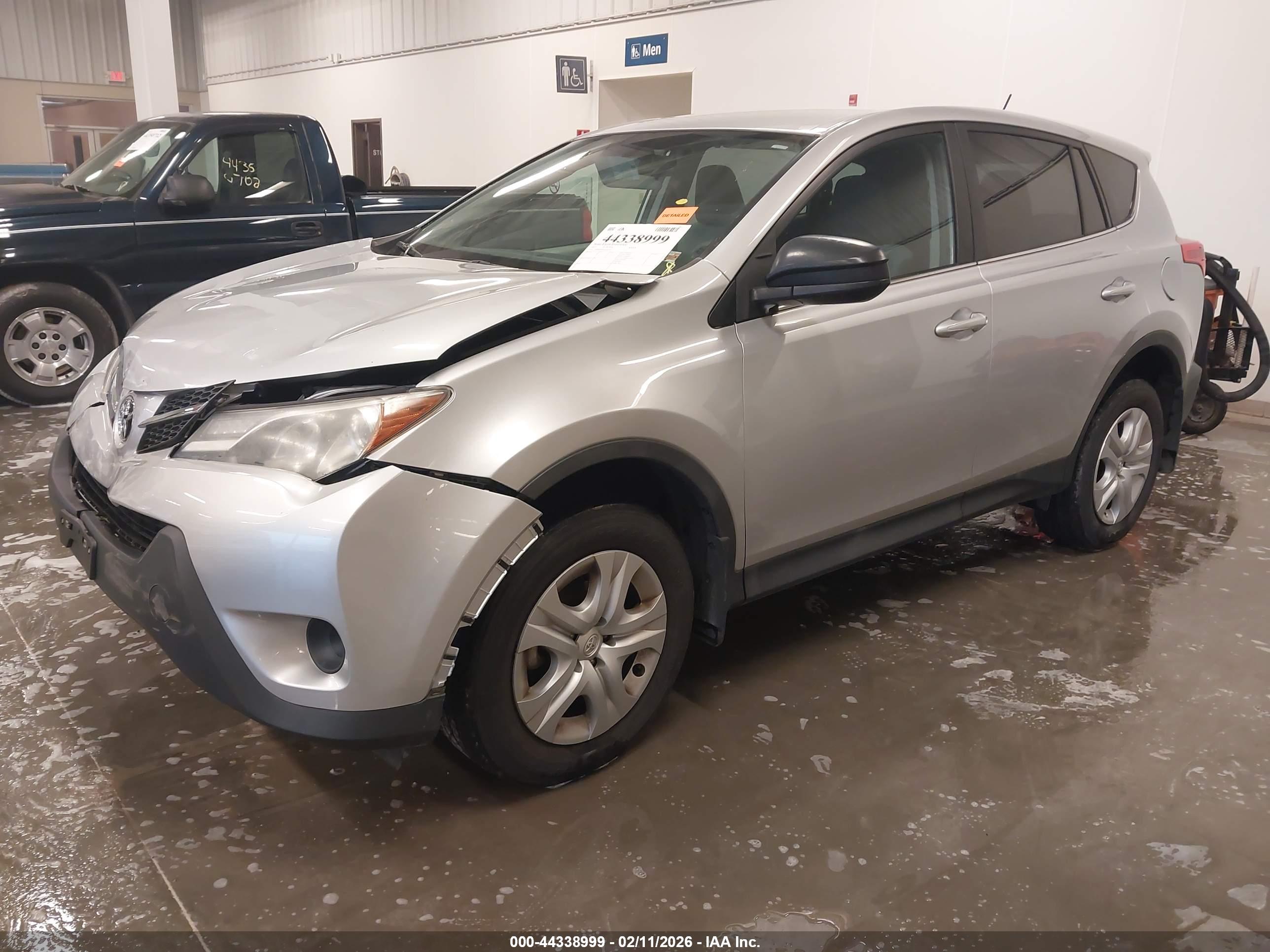 TOYOTA RAV4 image 2