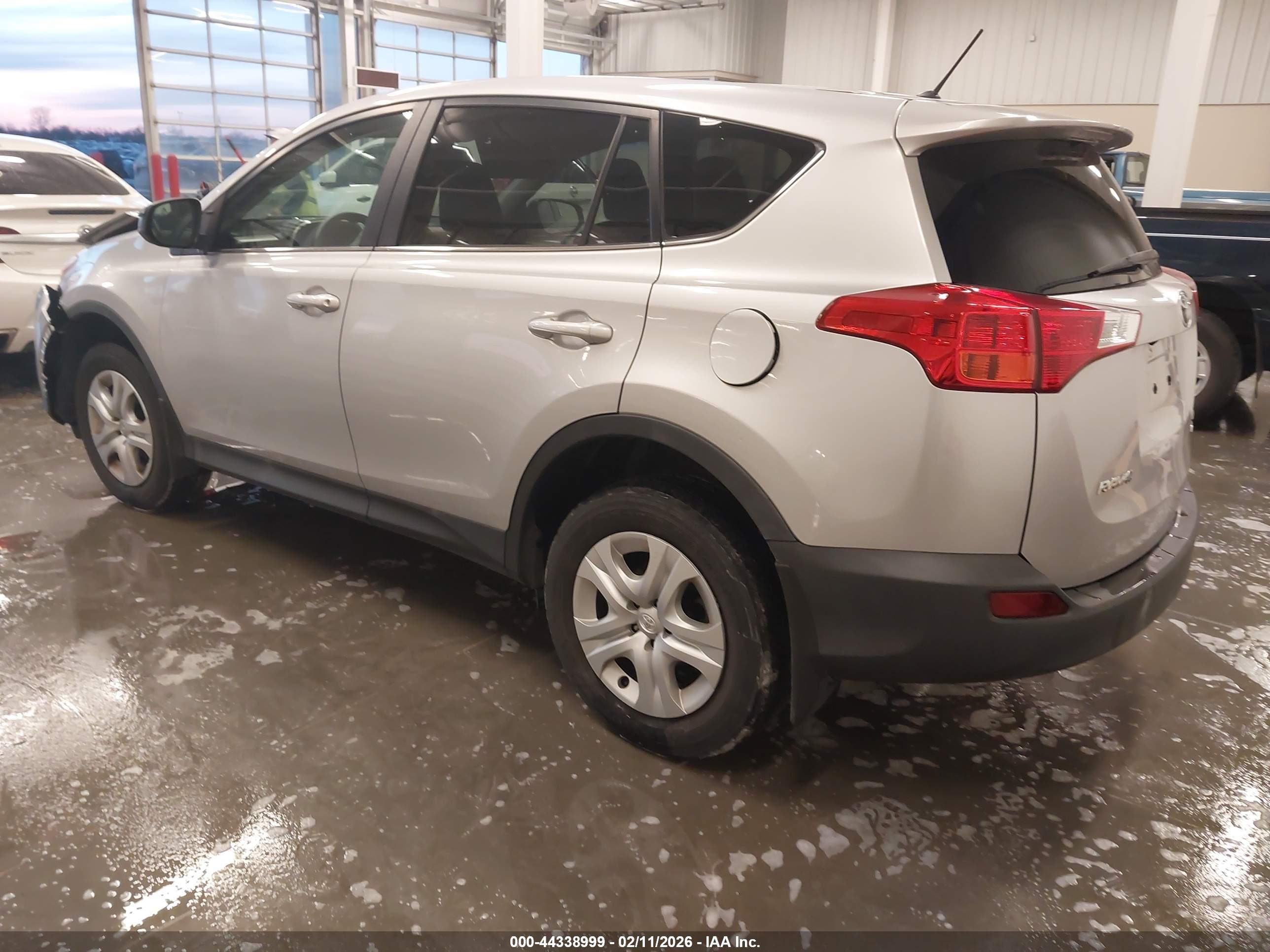 TOYOTA RAV4 image 3