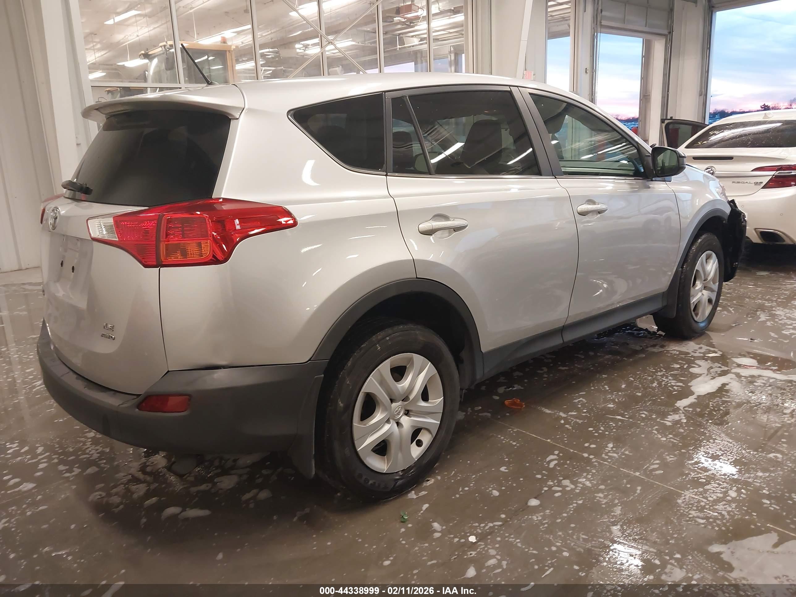 TOYOTA RAV4 image 4