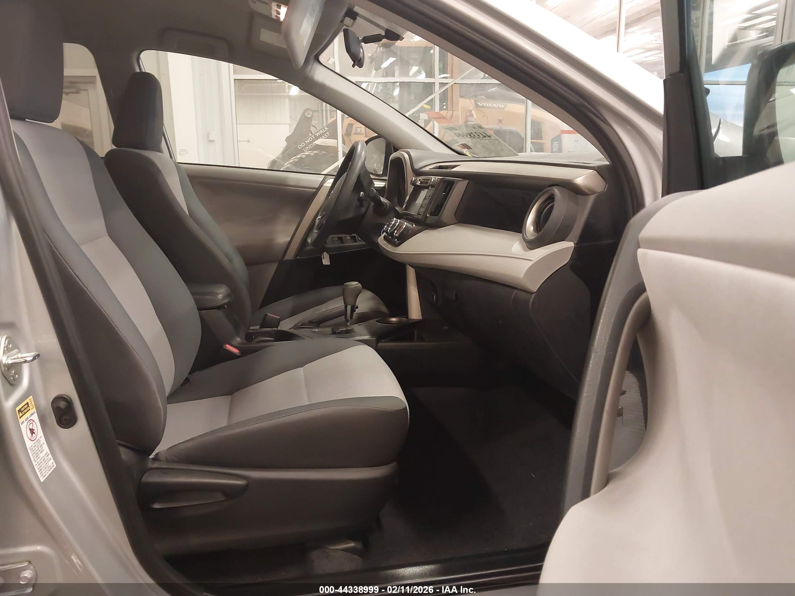 TOYOTA RAV4 image 5
