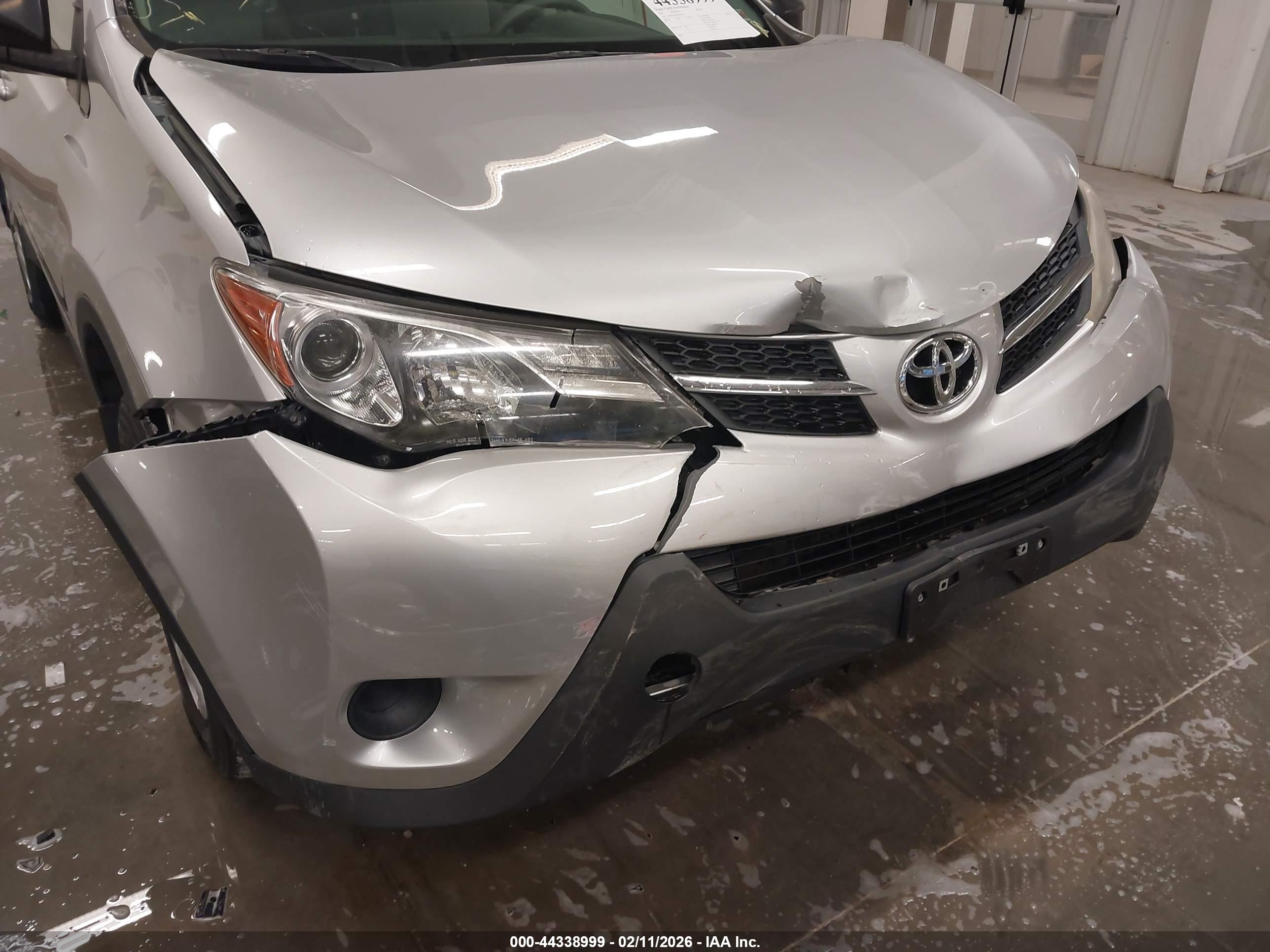 TOYOTA RAV4 image 6