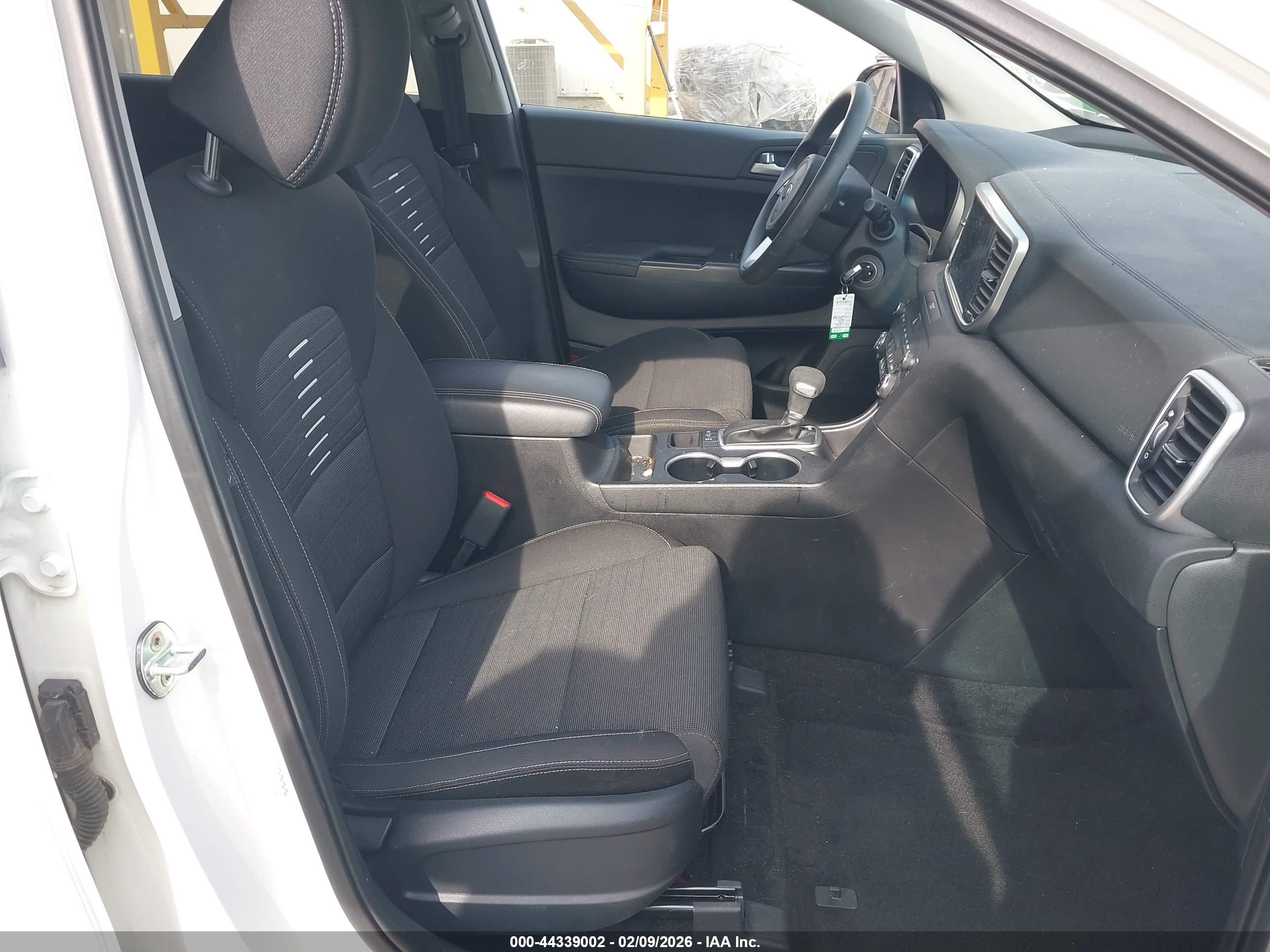 KIA SPORTAGE image 5