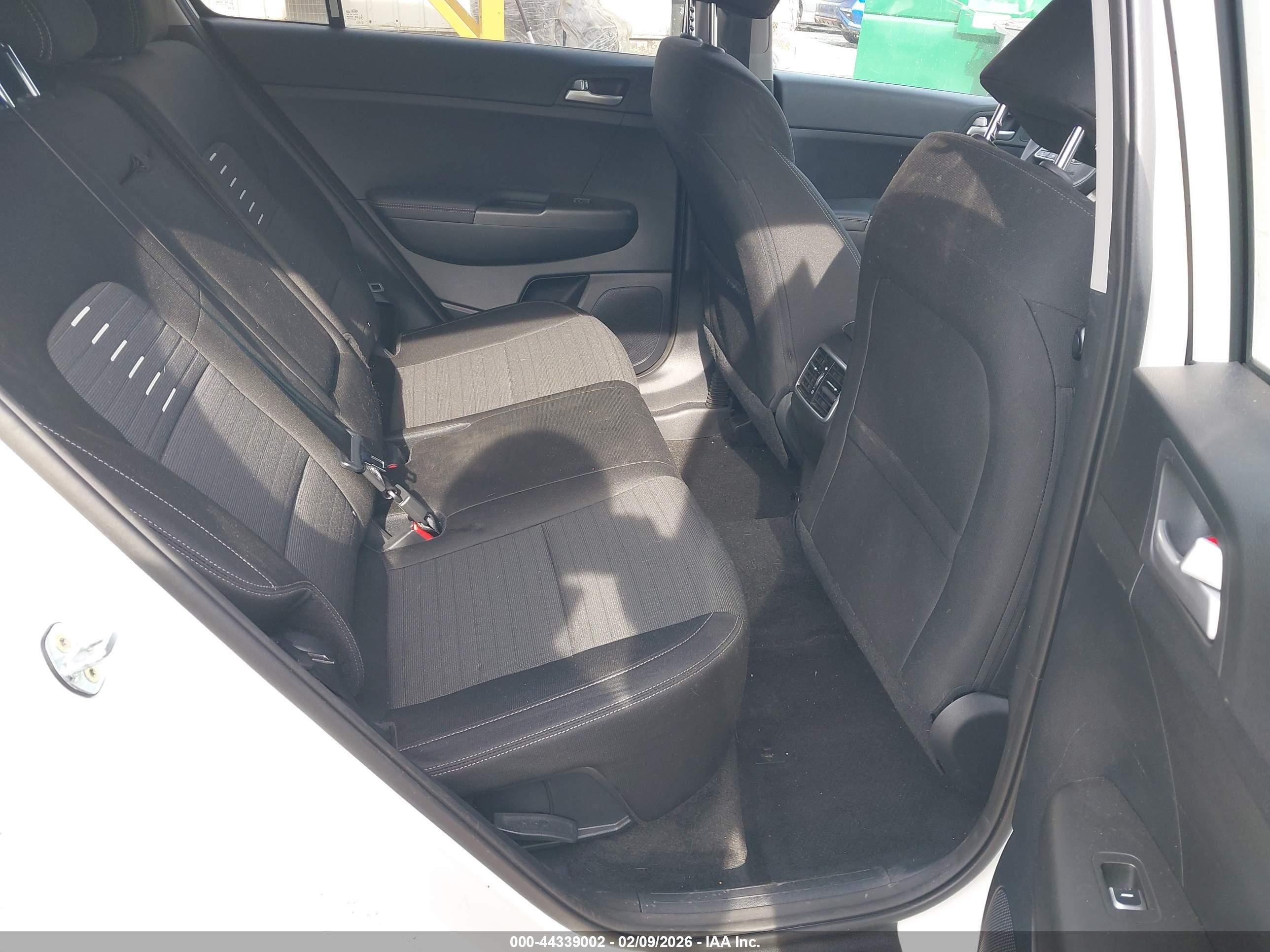 KIA SPORTAGE image 8