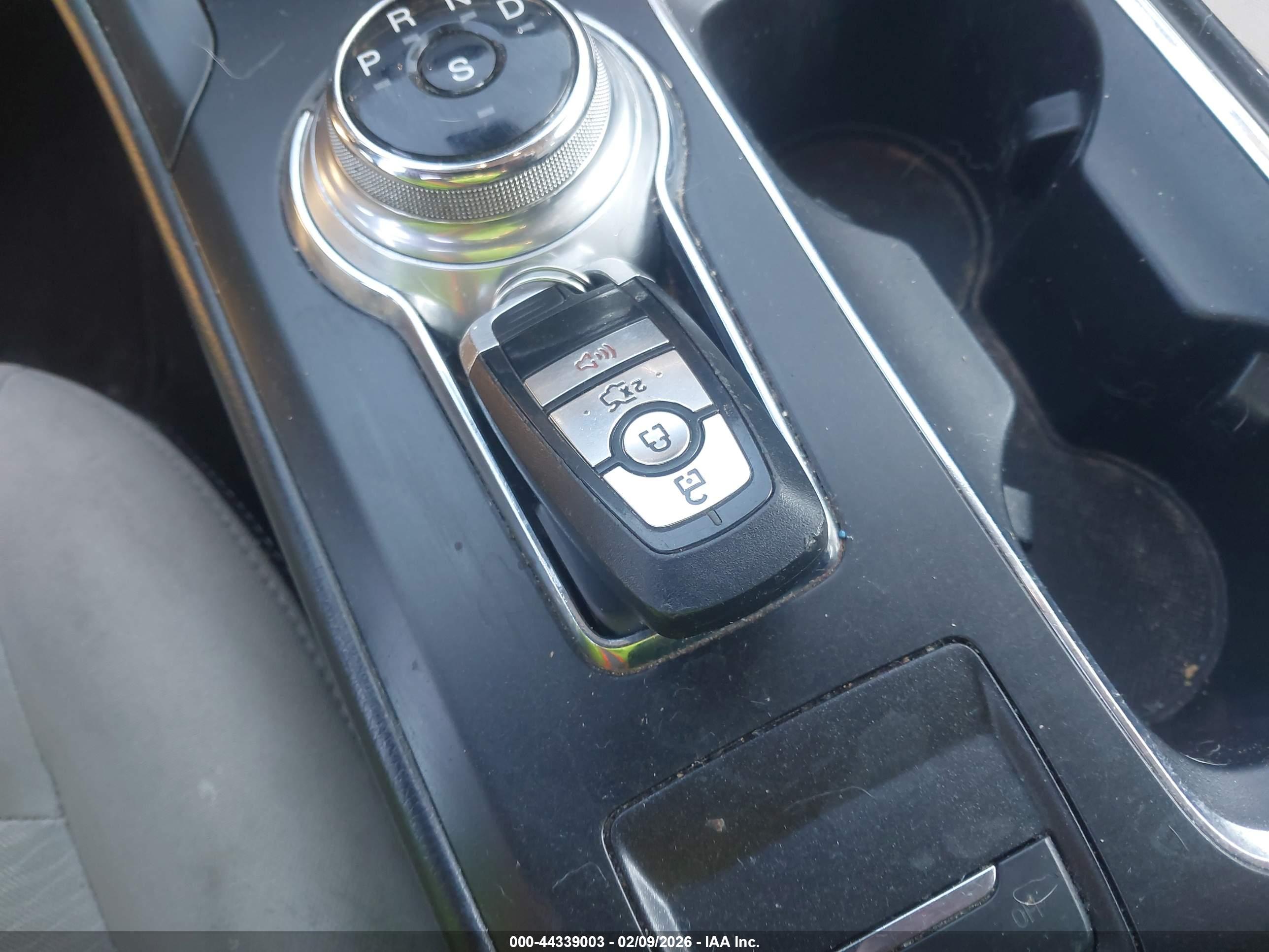 FORD FUSION image 11