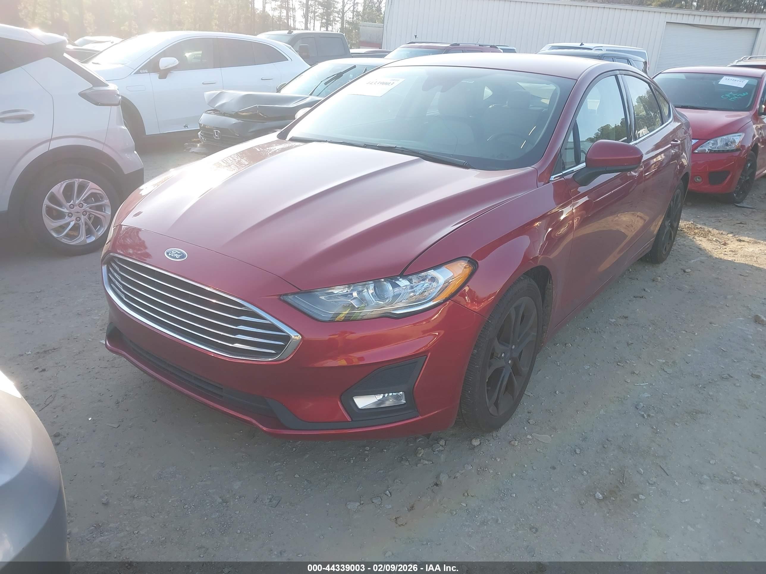 FORD FUSION image 2