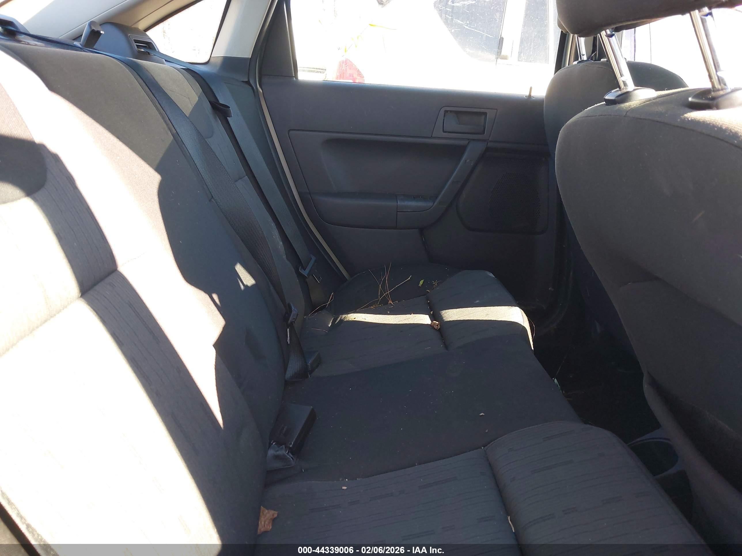 FORD FOCUS image 8
