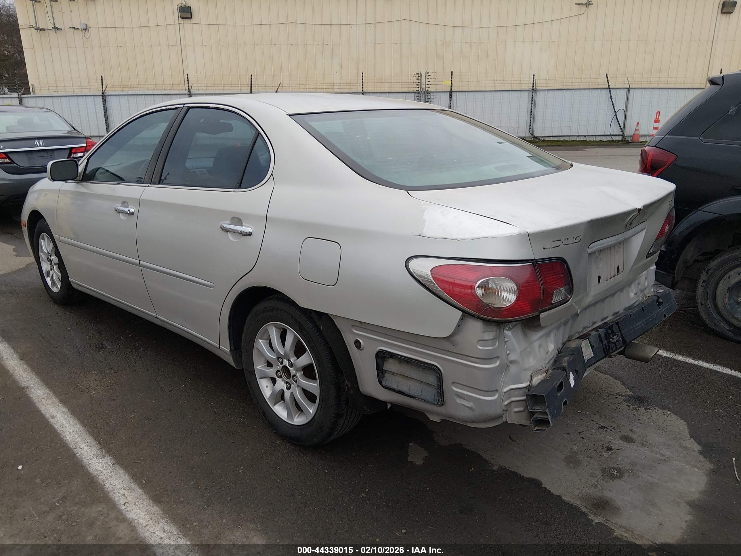 LEXUS ES image 3