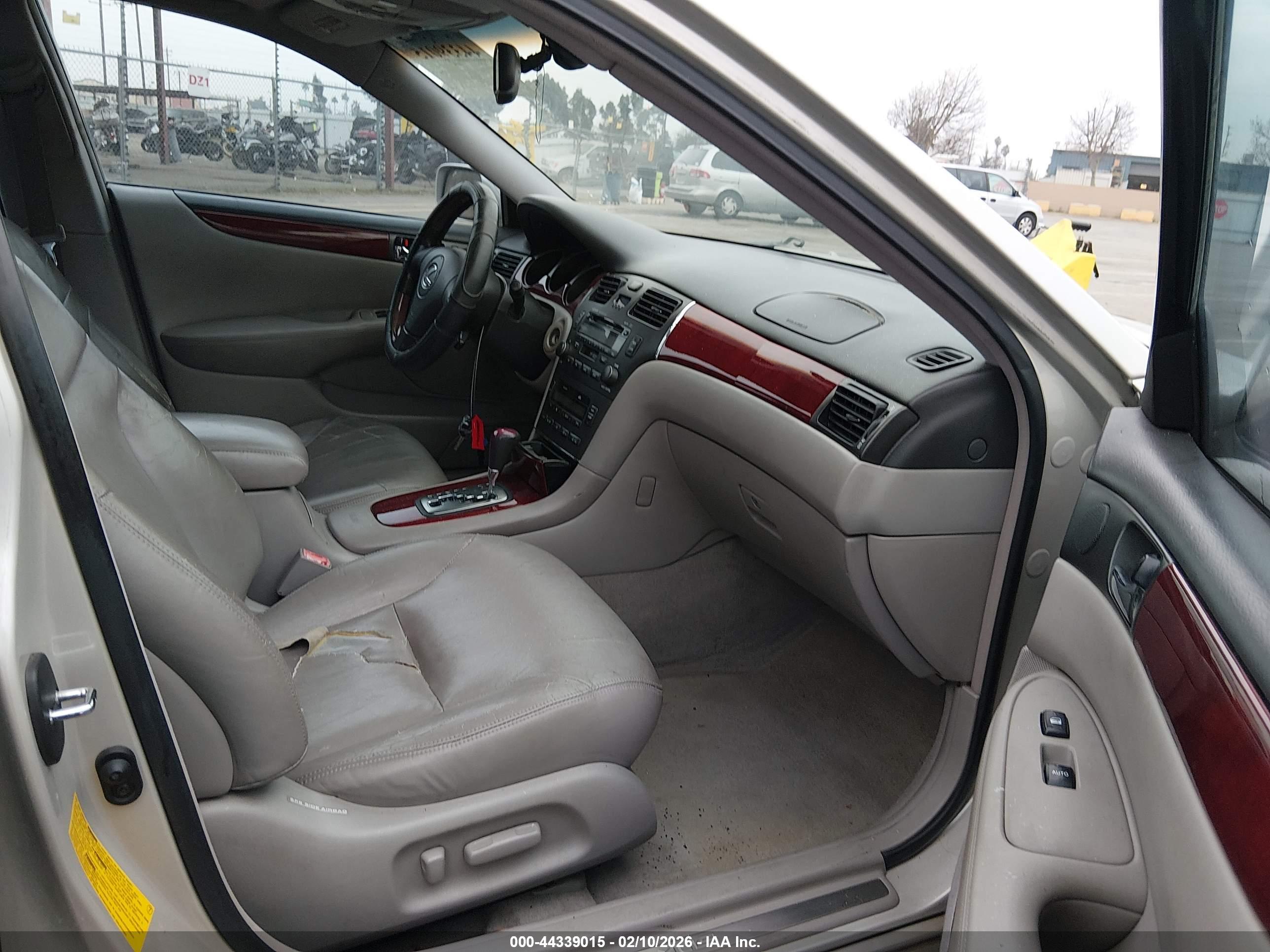 LEXUS ES image 5
