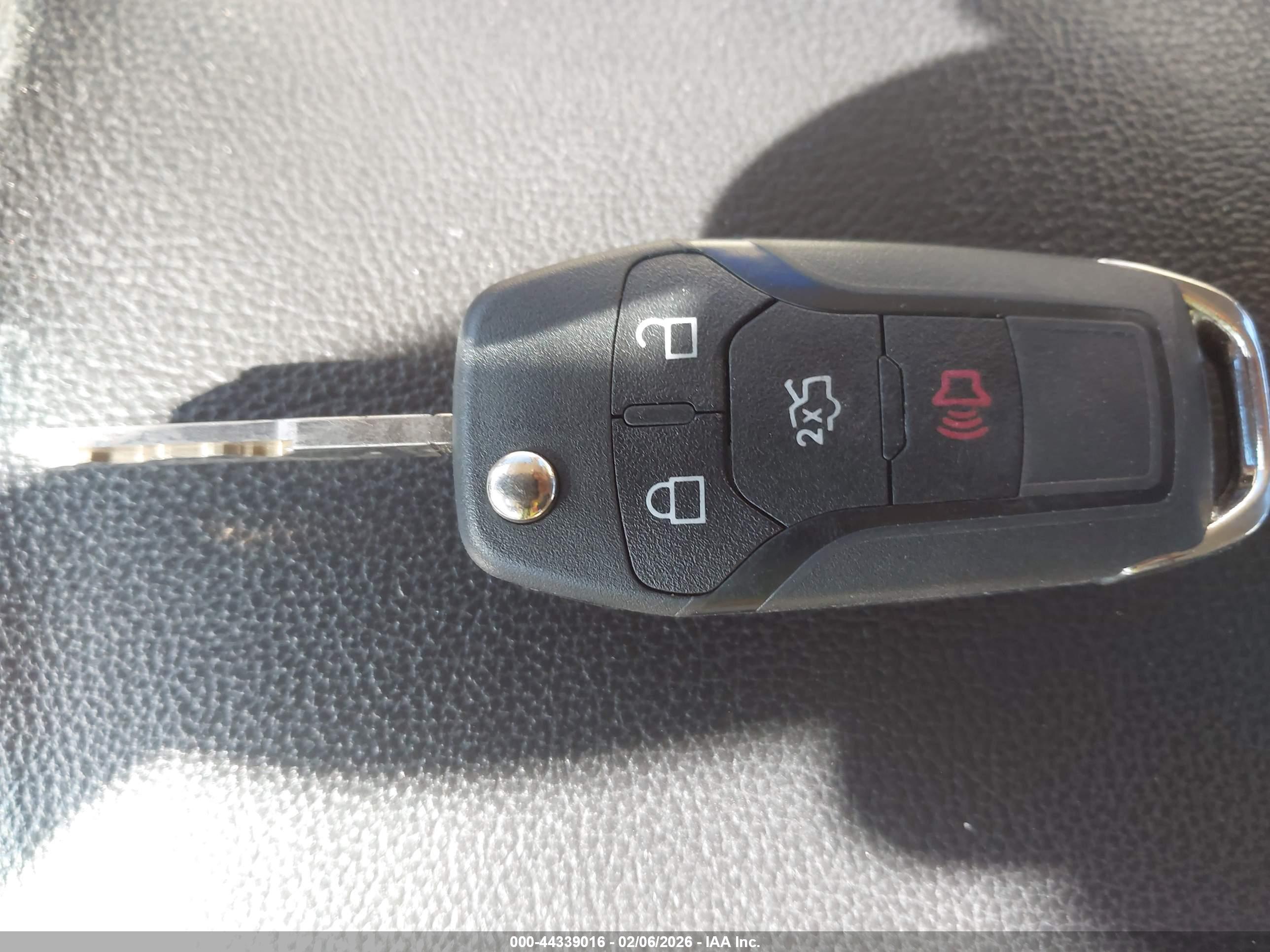 FORD FUSION image 11