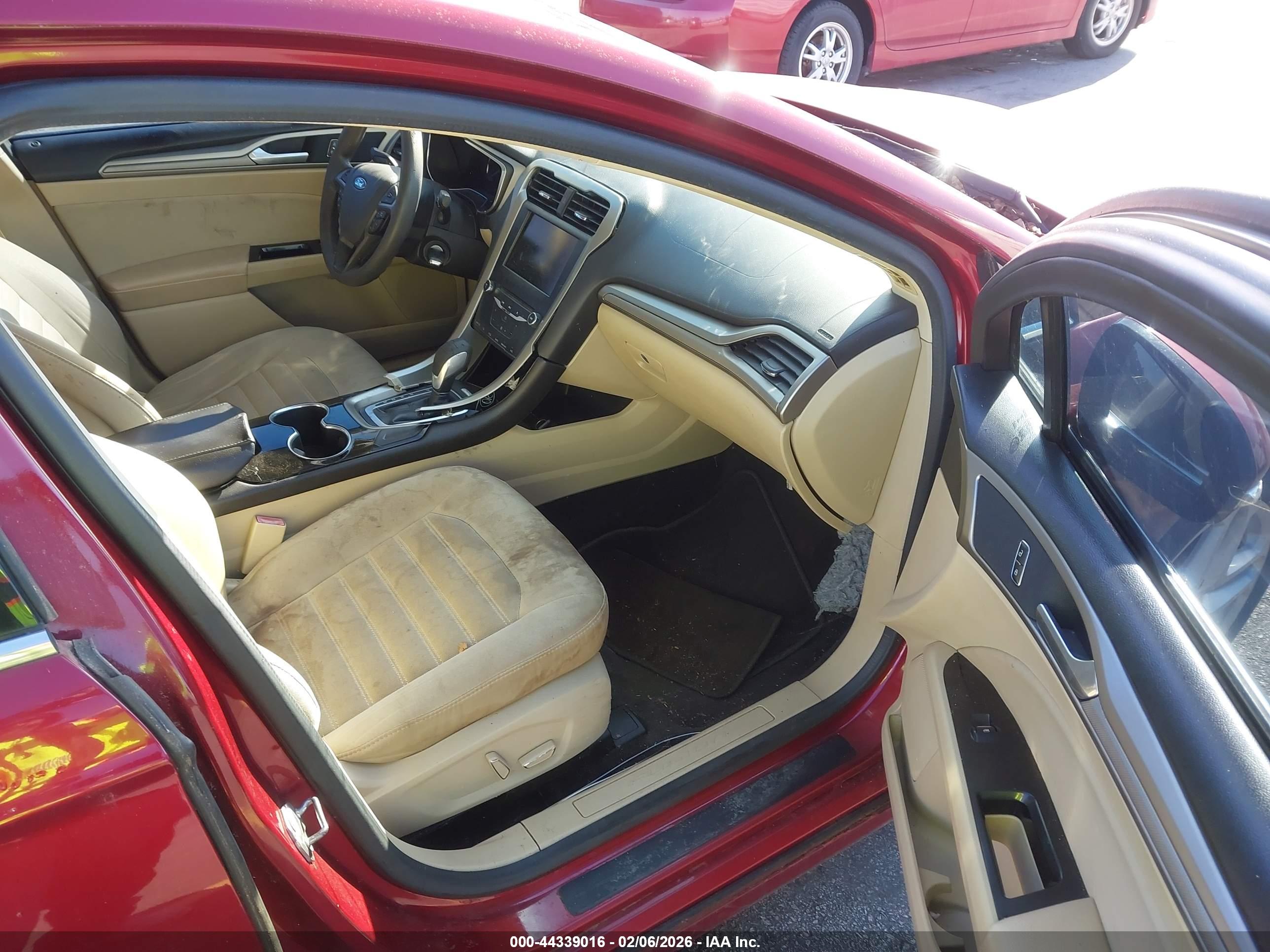 FORD FUSION image 5