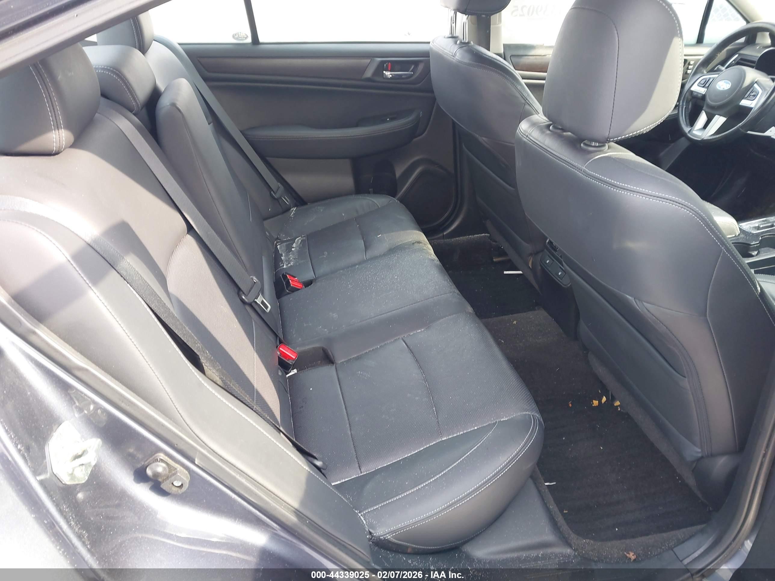 SUBARU LEGACY image 8