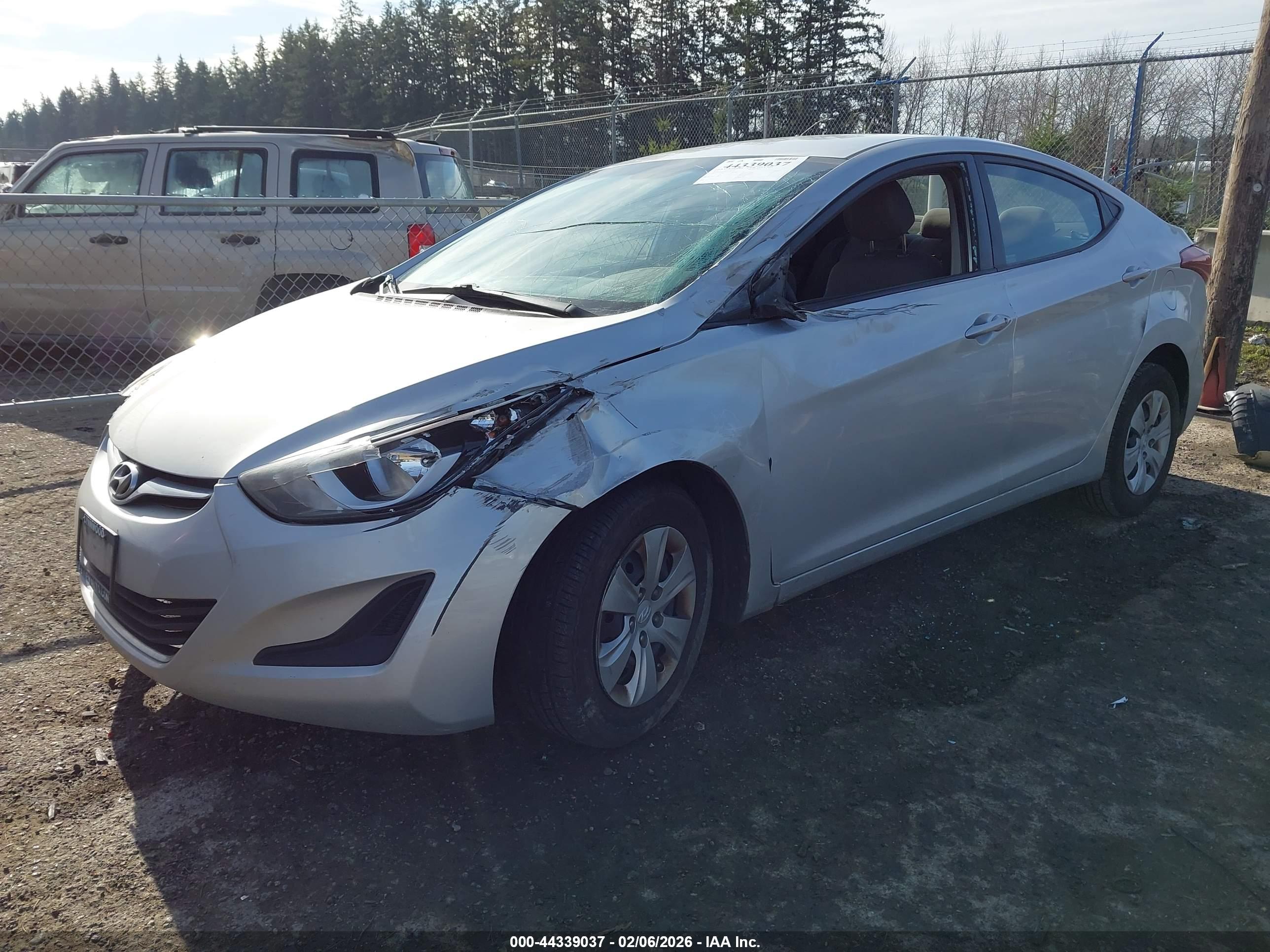 HYUNDAI ELANTRA image 2