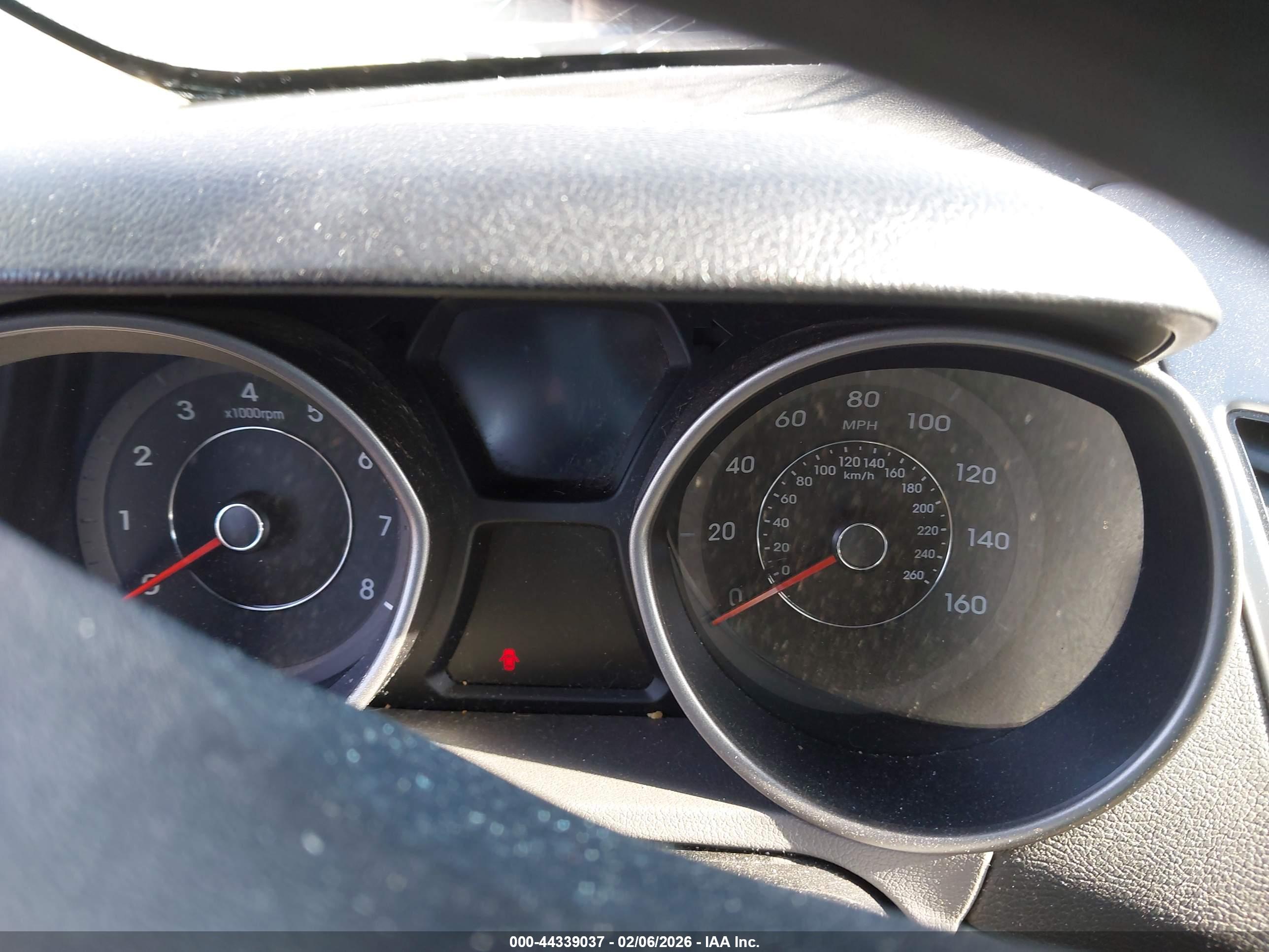 HYUNDAI ELANTRA image 7