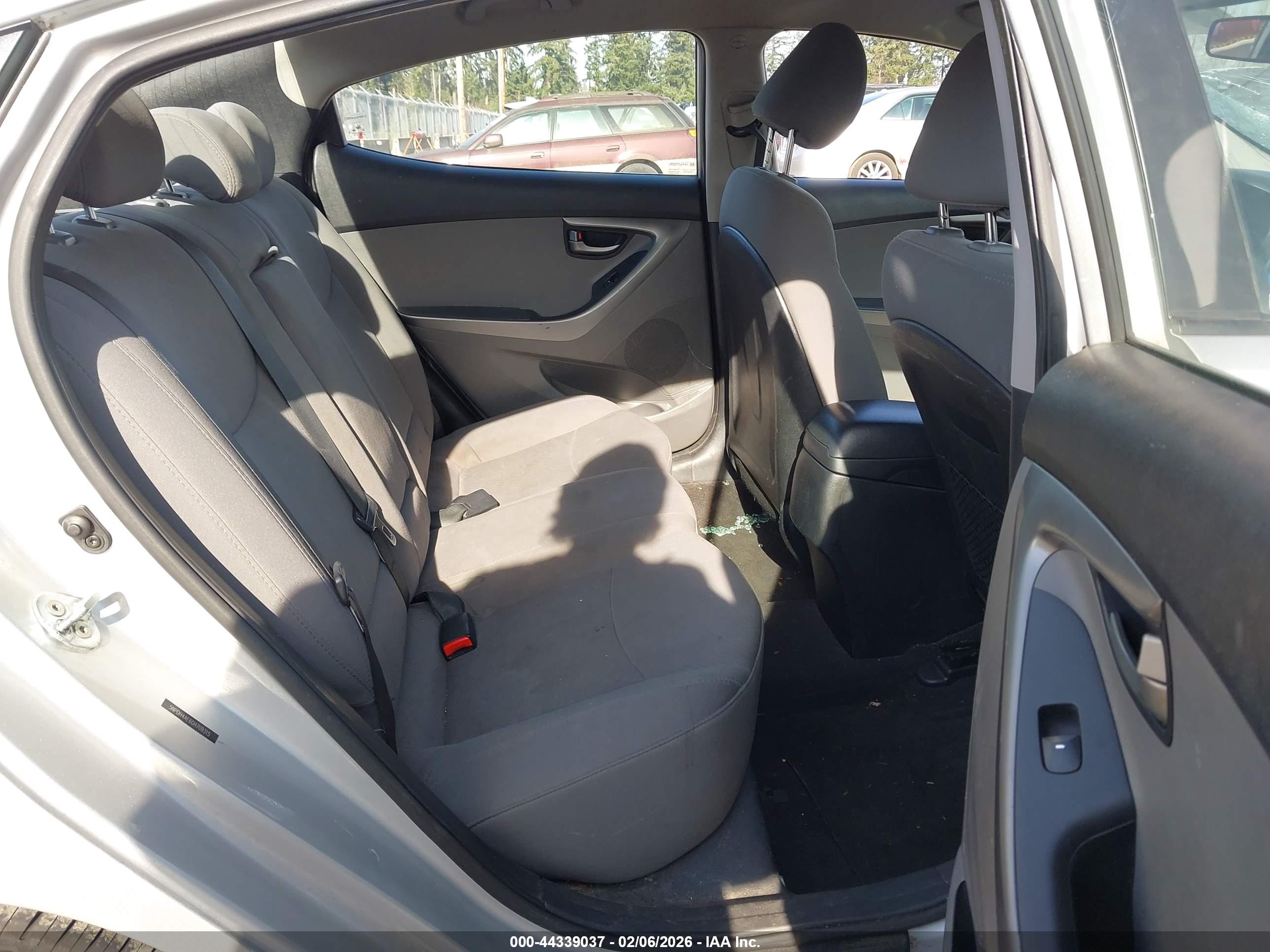 HYUNDAI ELANTRA image 8