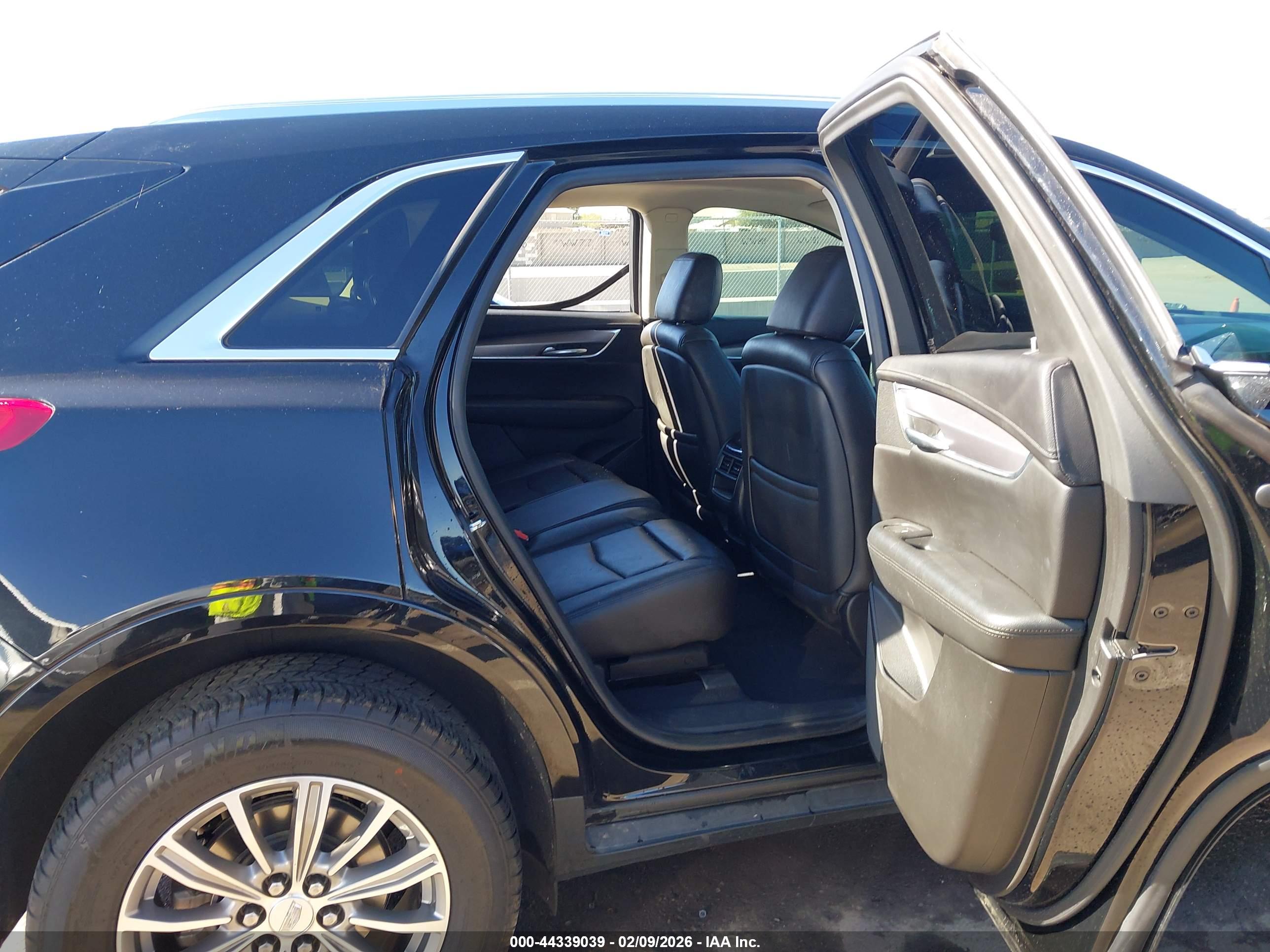 CADILLAC XT5 image 8