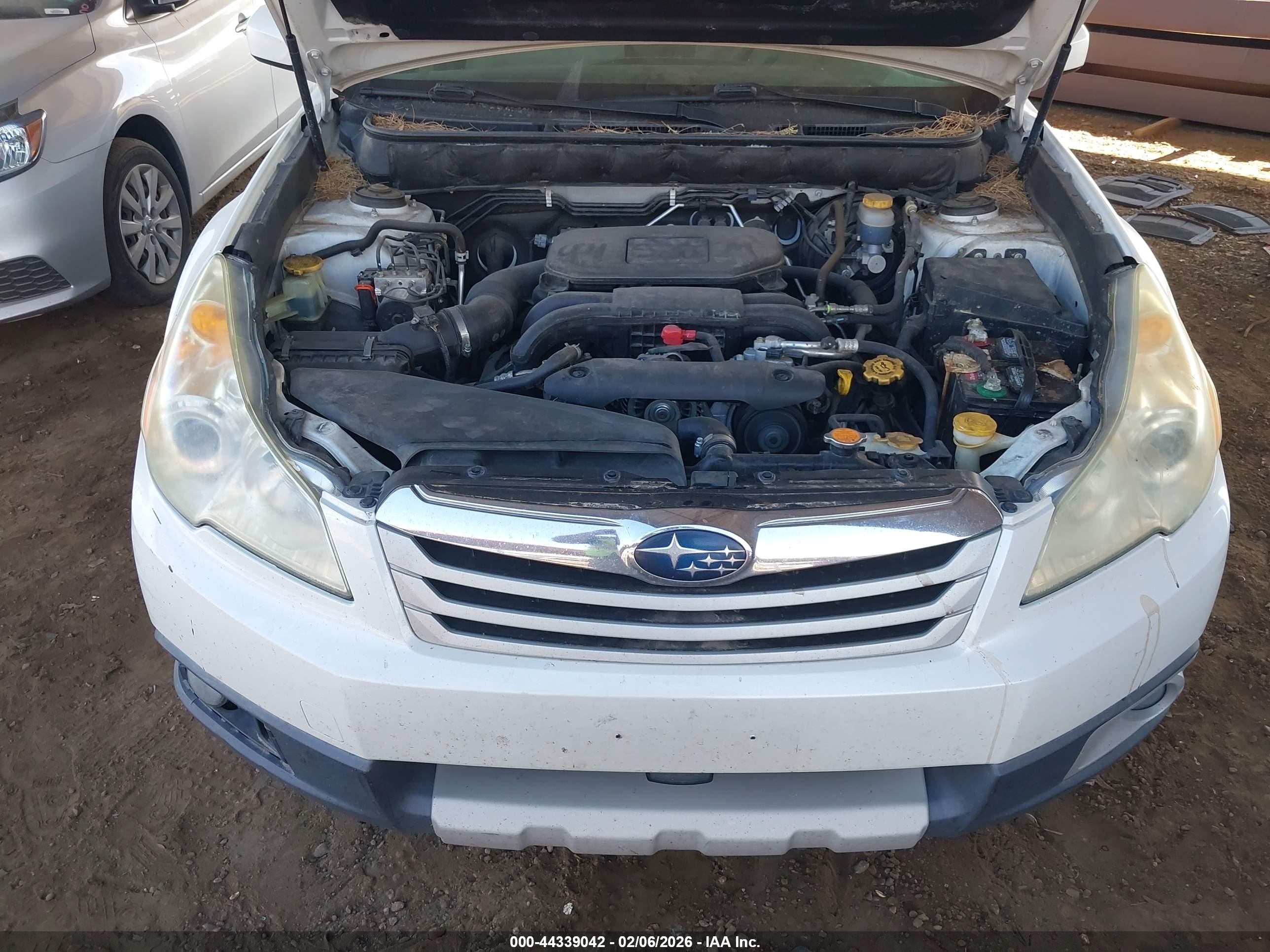 SUBARU OUTBACK image 10