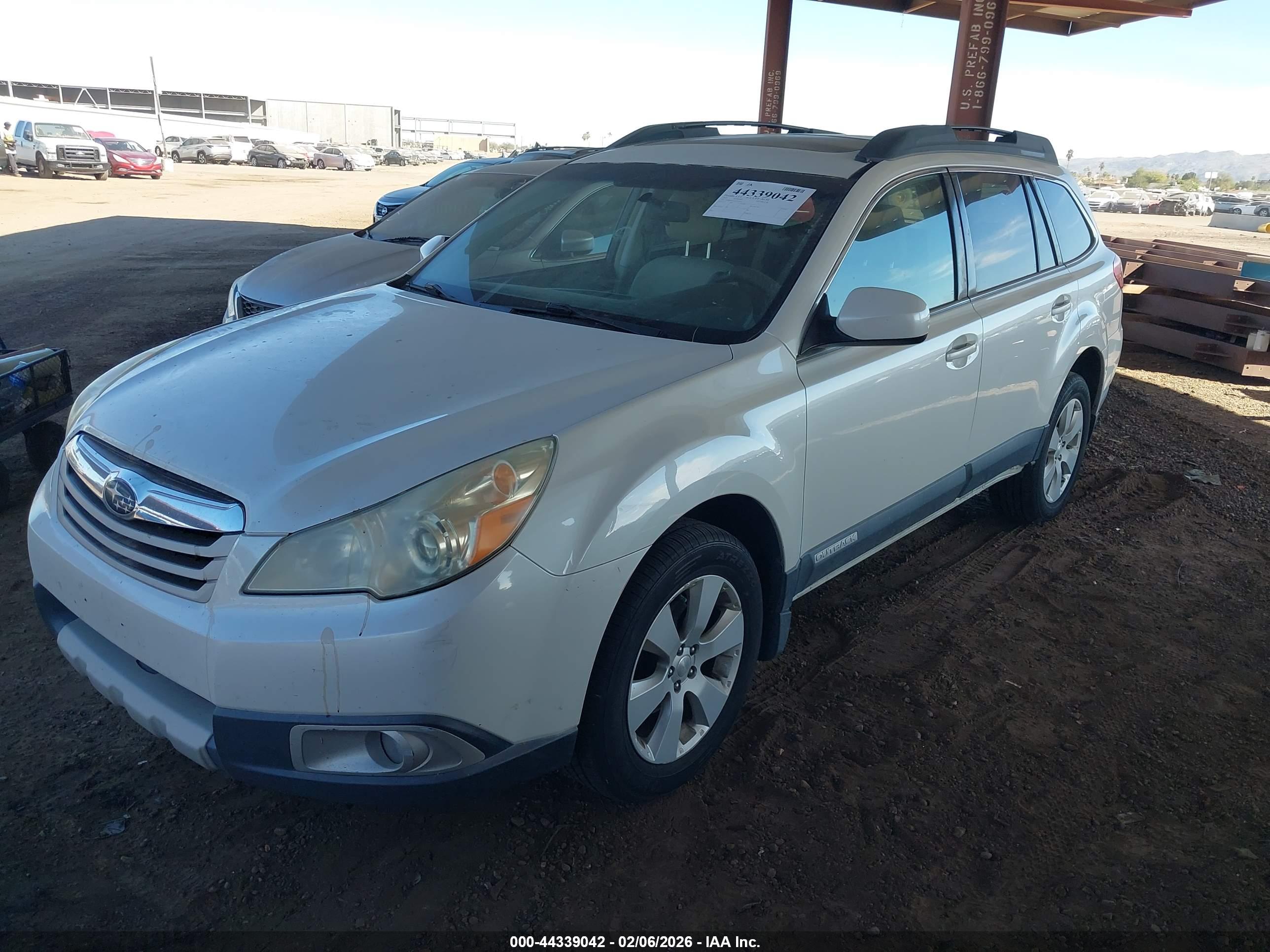 SUBARU OUTBACK image 2
