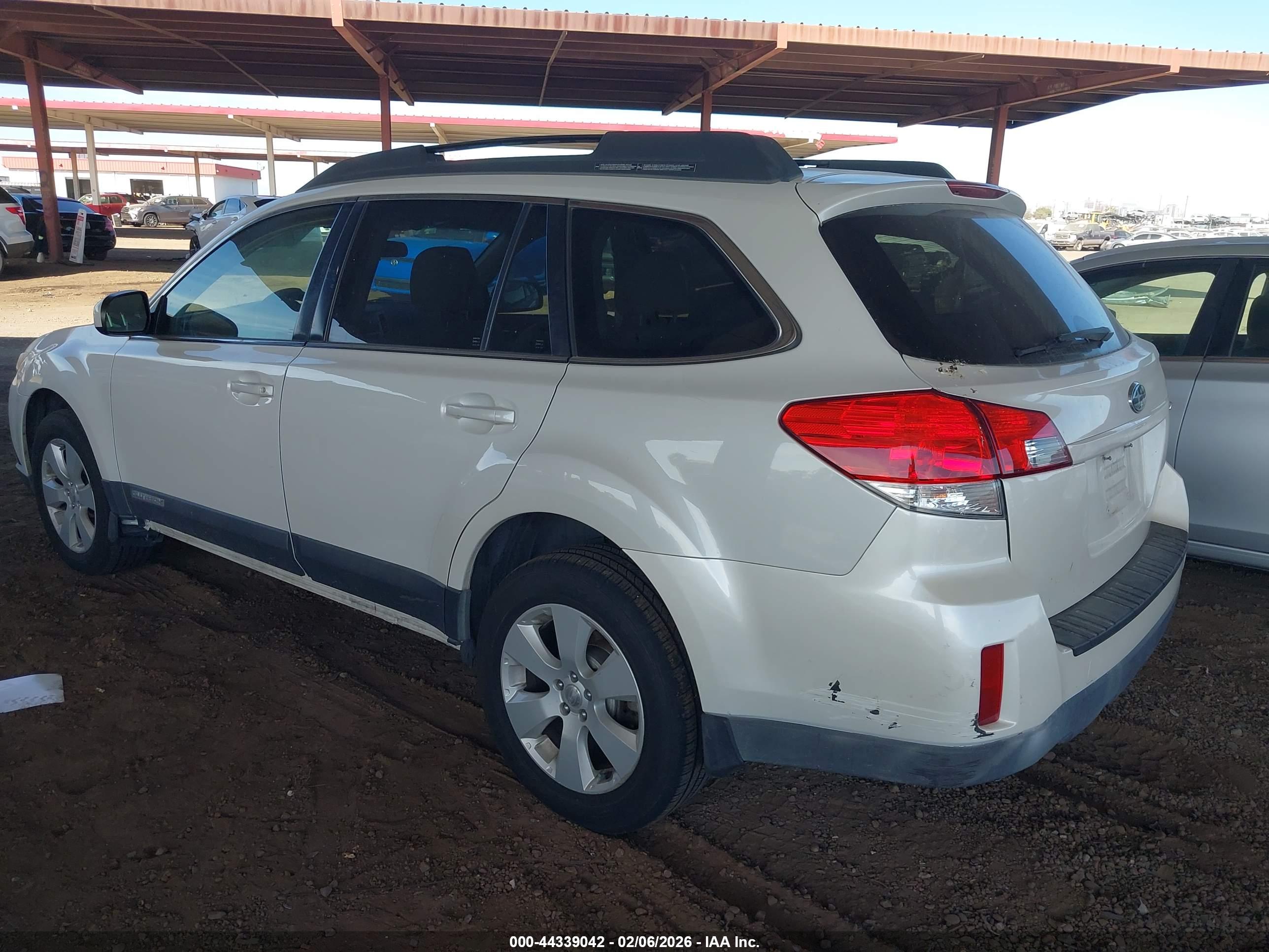 SUBARU OUTBACK image 3