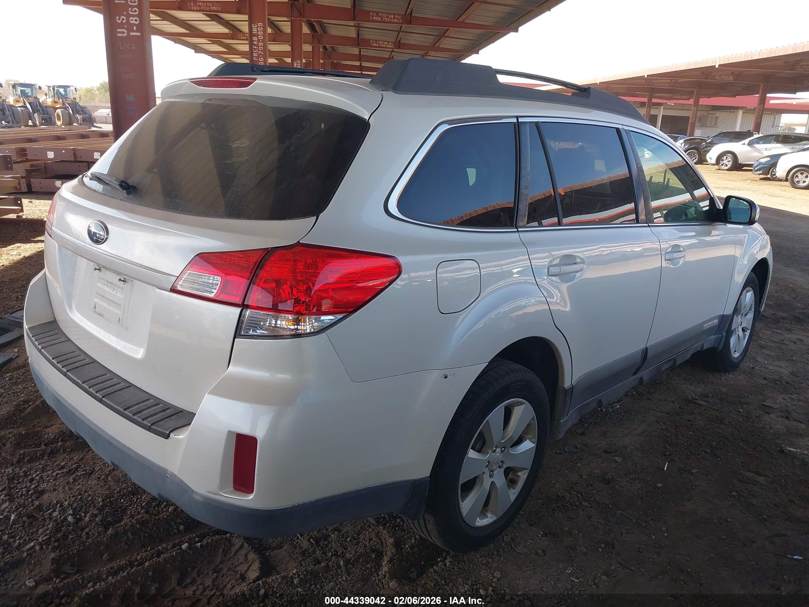 SUBARU OUTBACK image 4