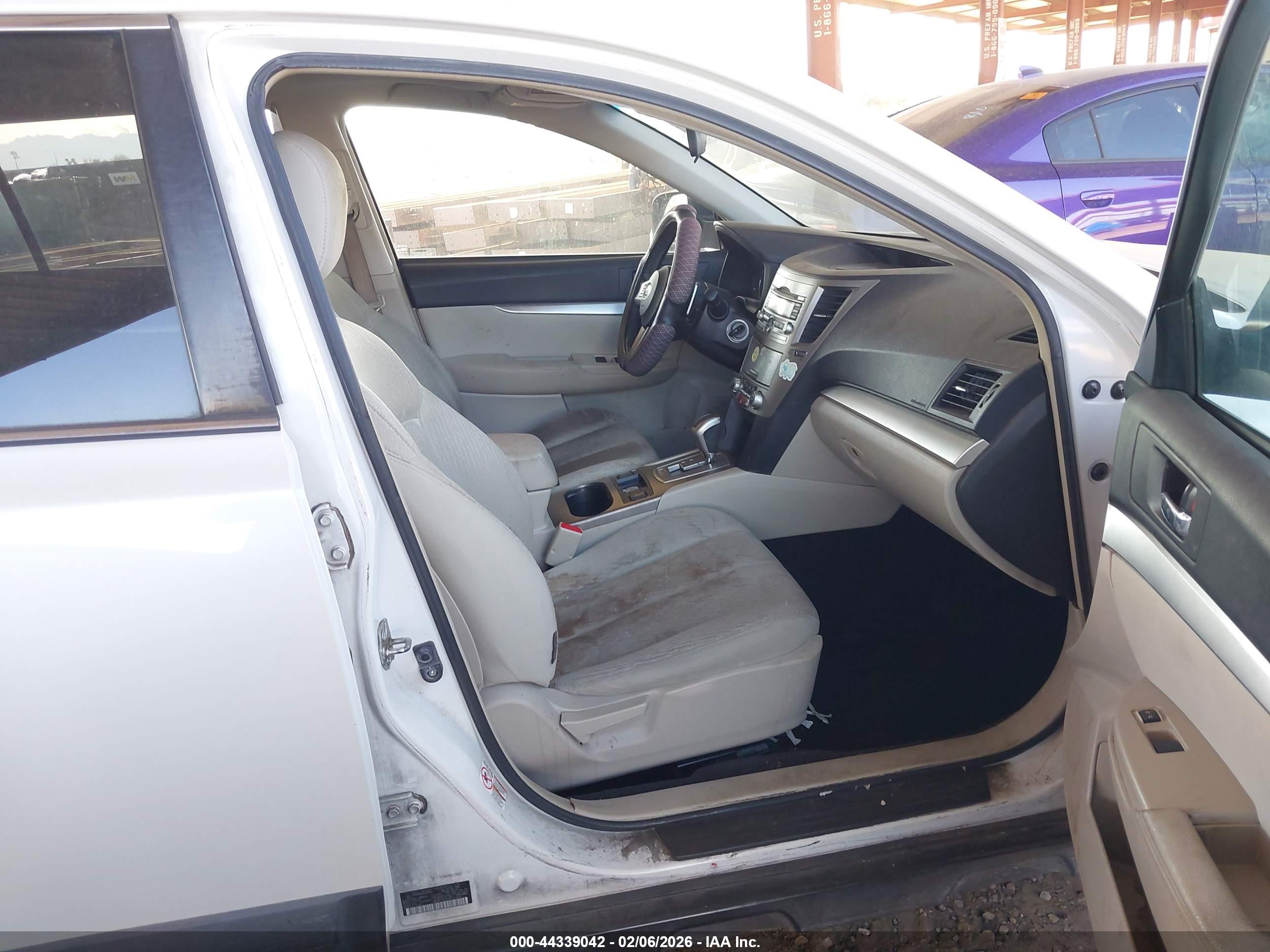 SUBARU OUTBACK image 5