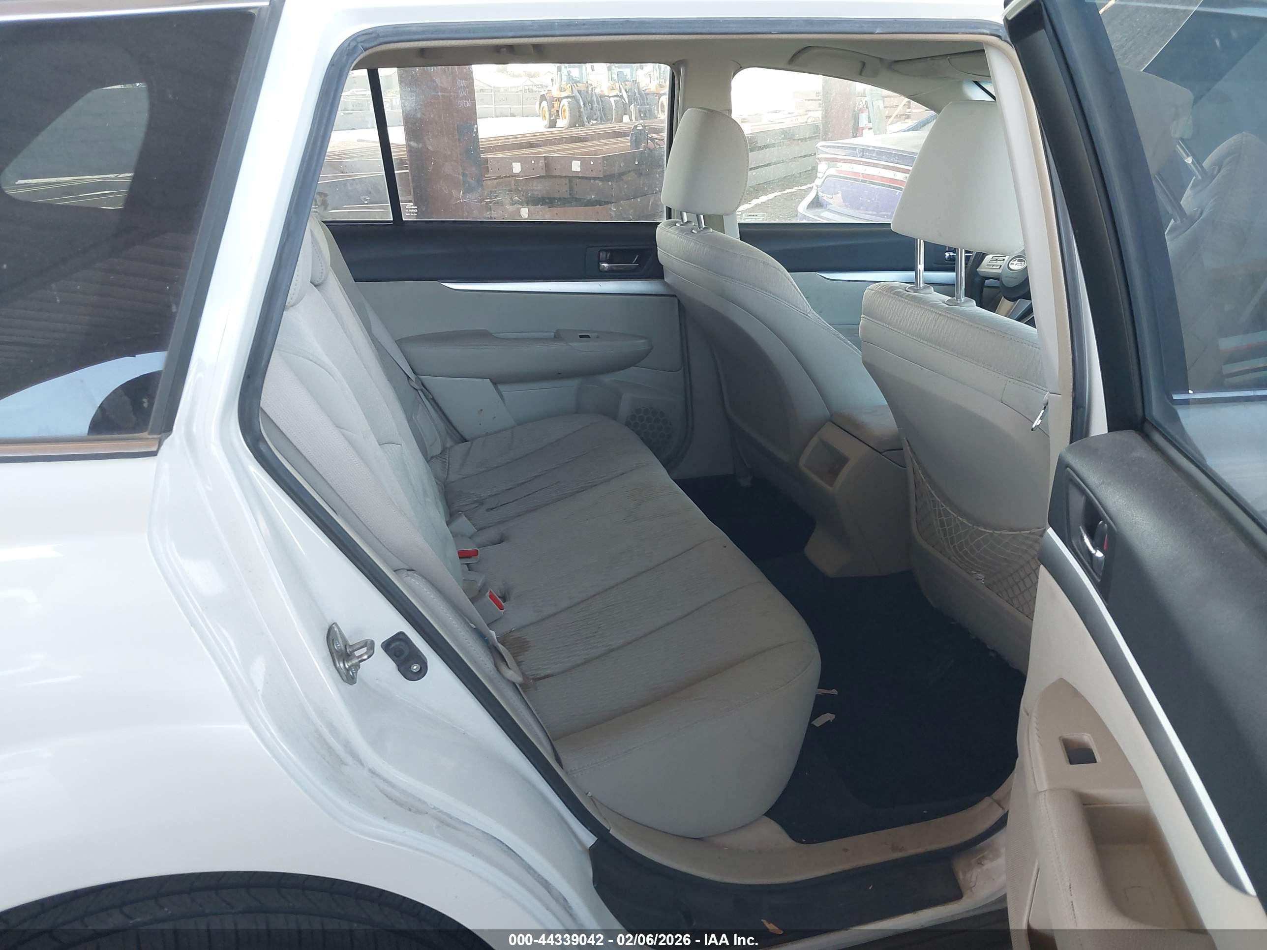 SUBARU OUTBACK image 8