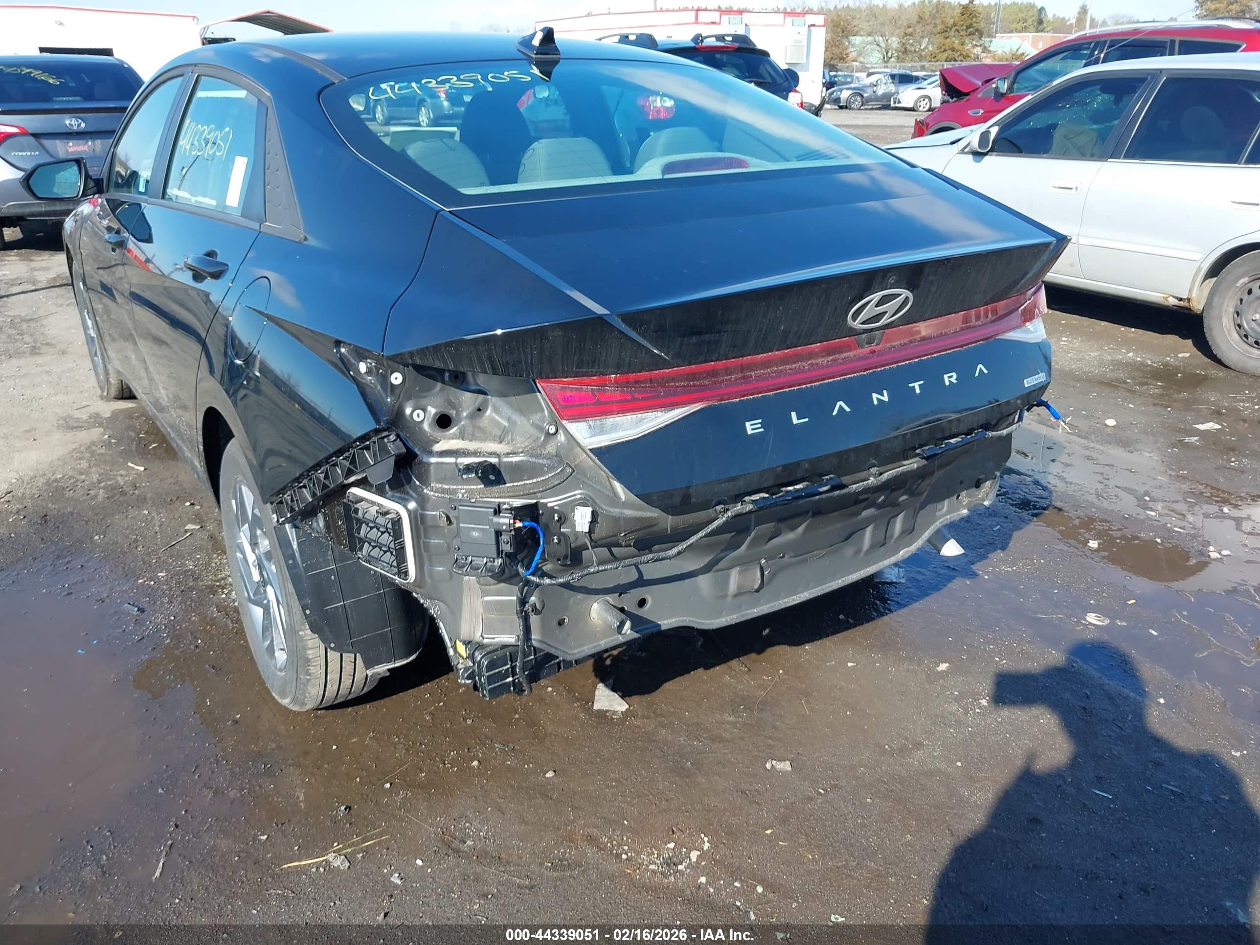 HYUNDAI ELANTRA image 6