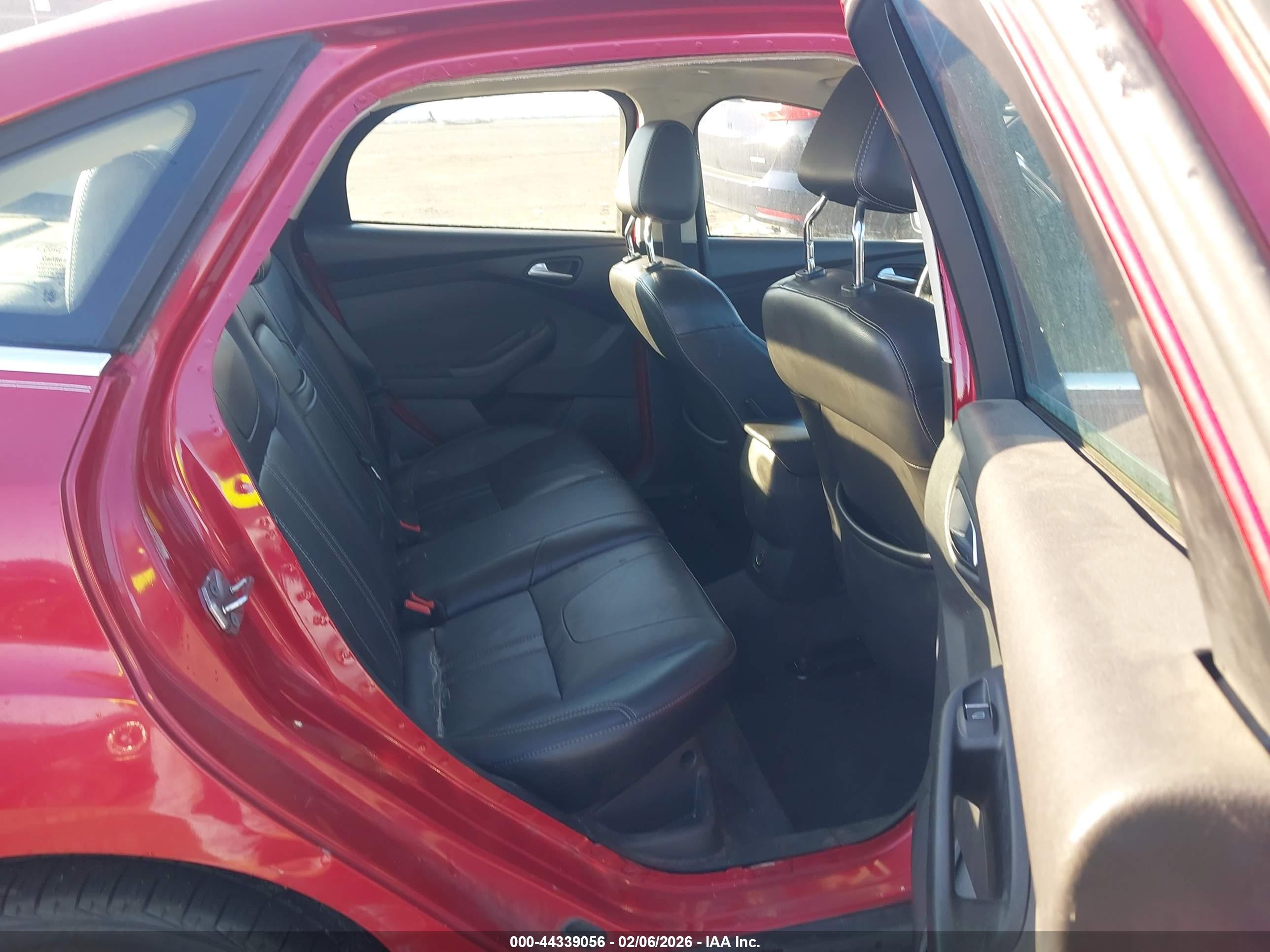 FORD FOCUS image 8