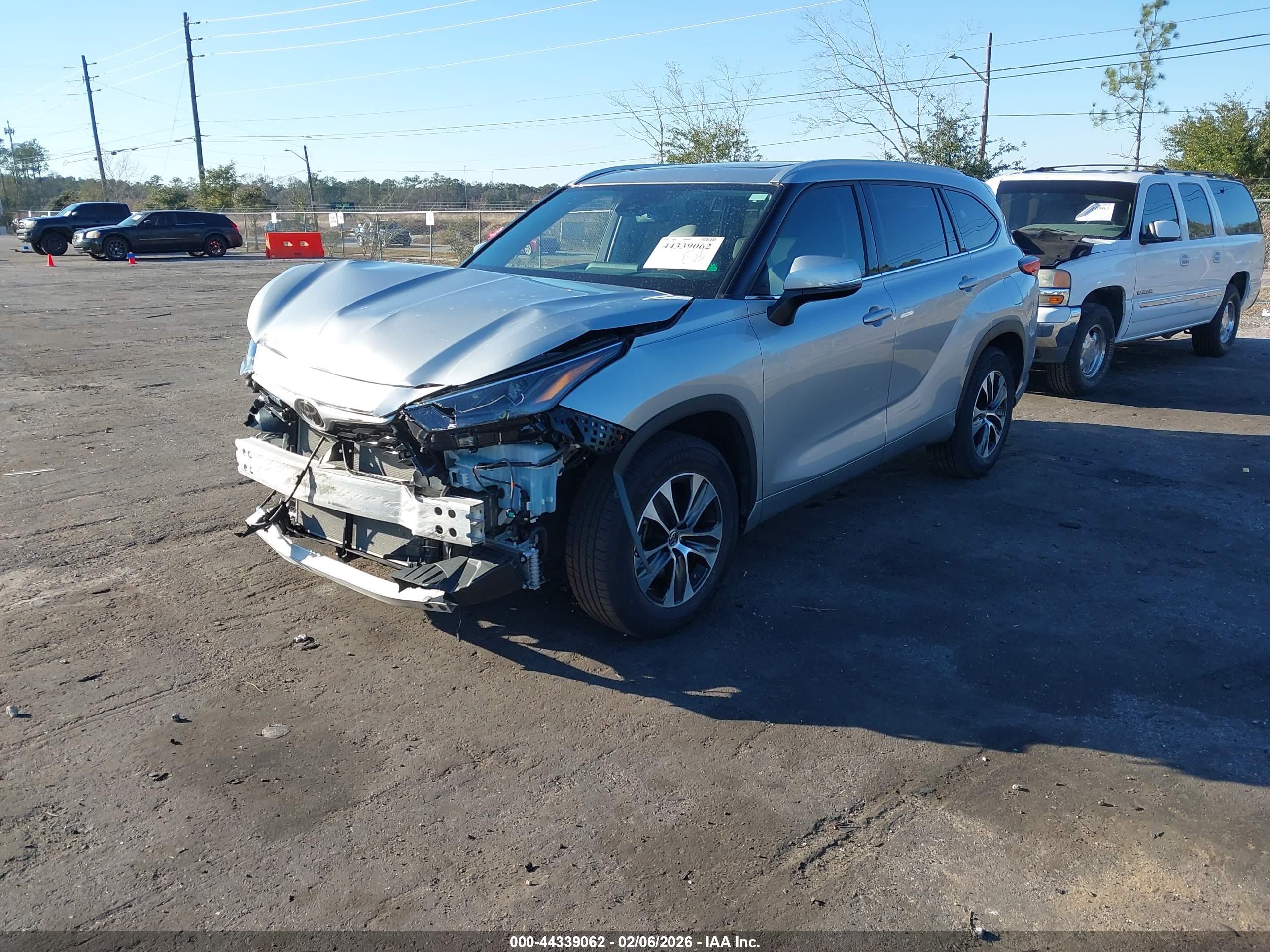 TOYOTA HIGHLANDER image 2