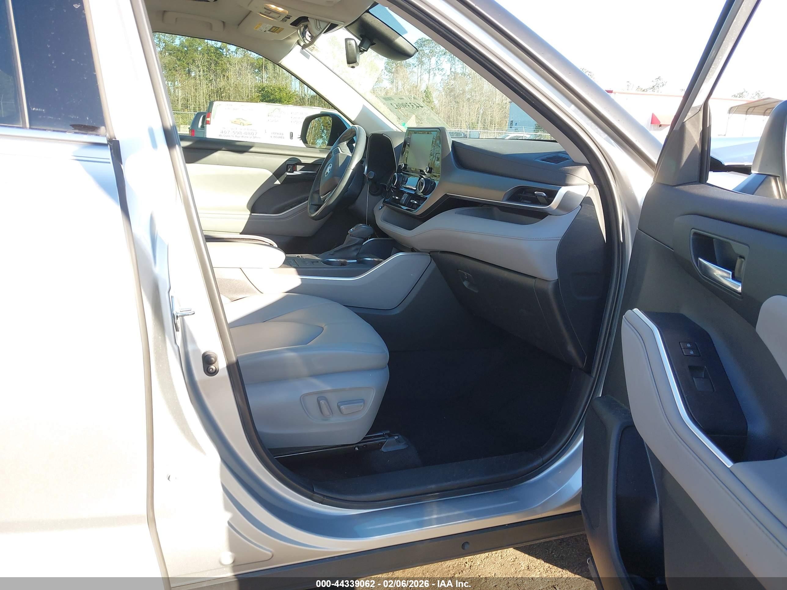 TOYOTA HIGHLANDER image 5