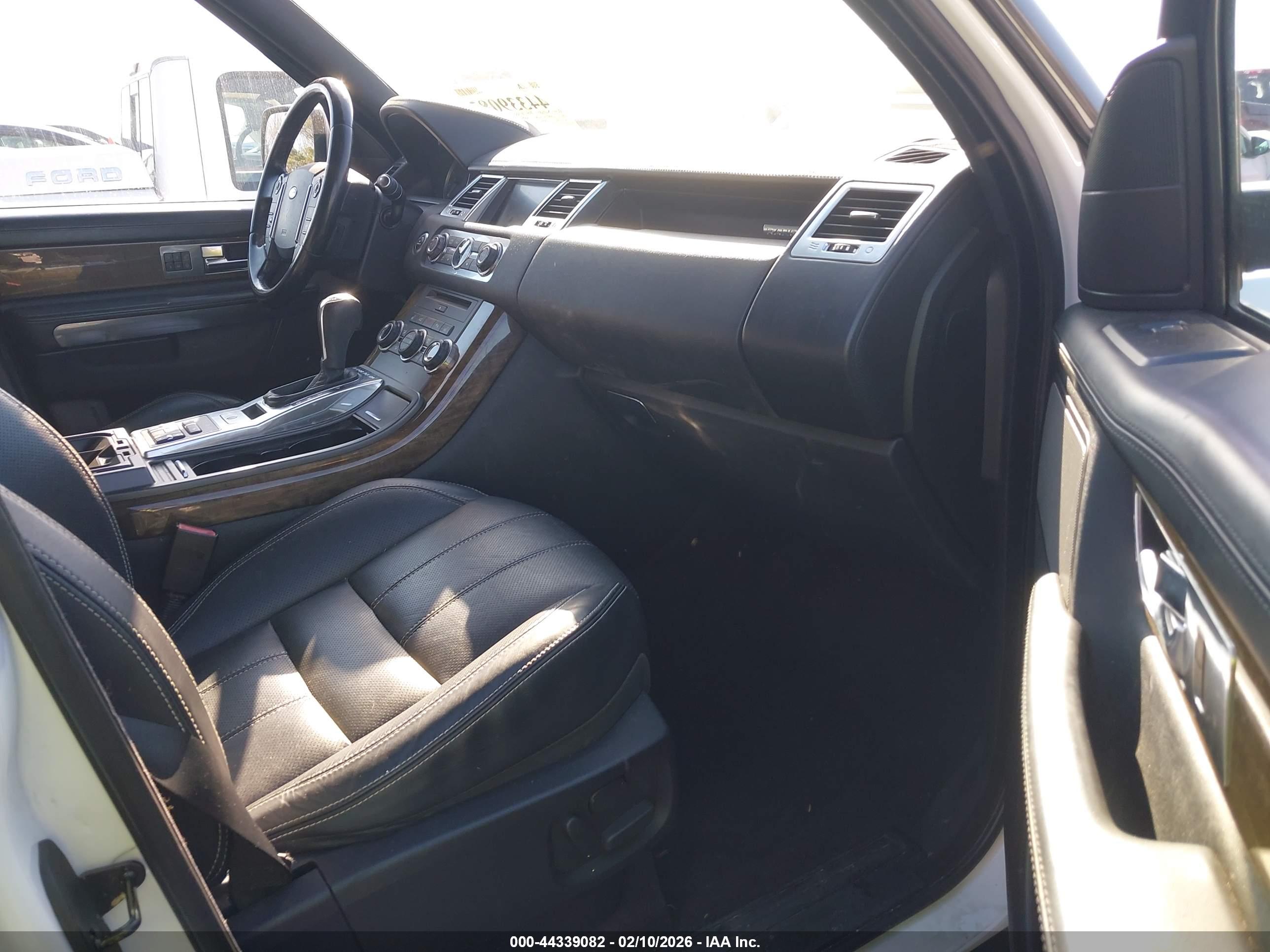 LAND ROVER image 5