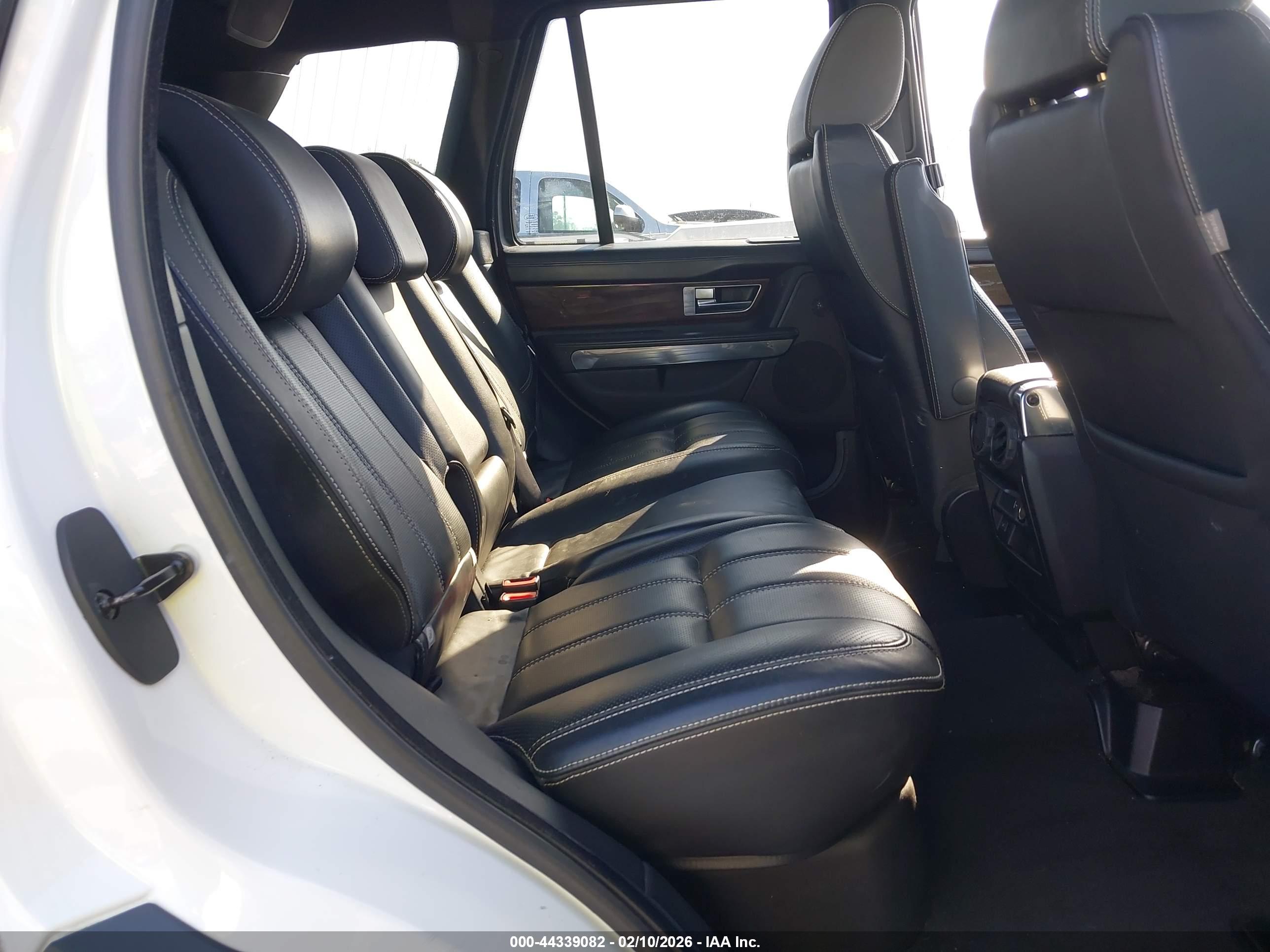LAND ROVER image 8