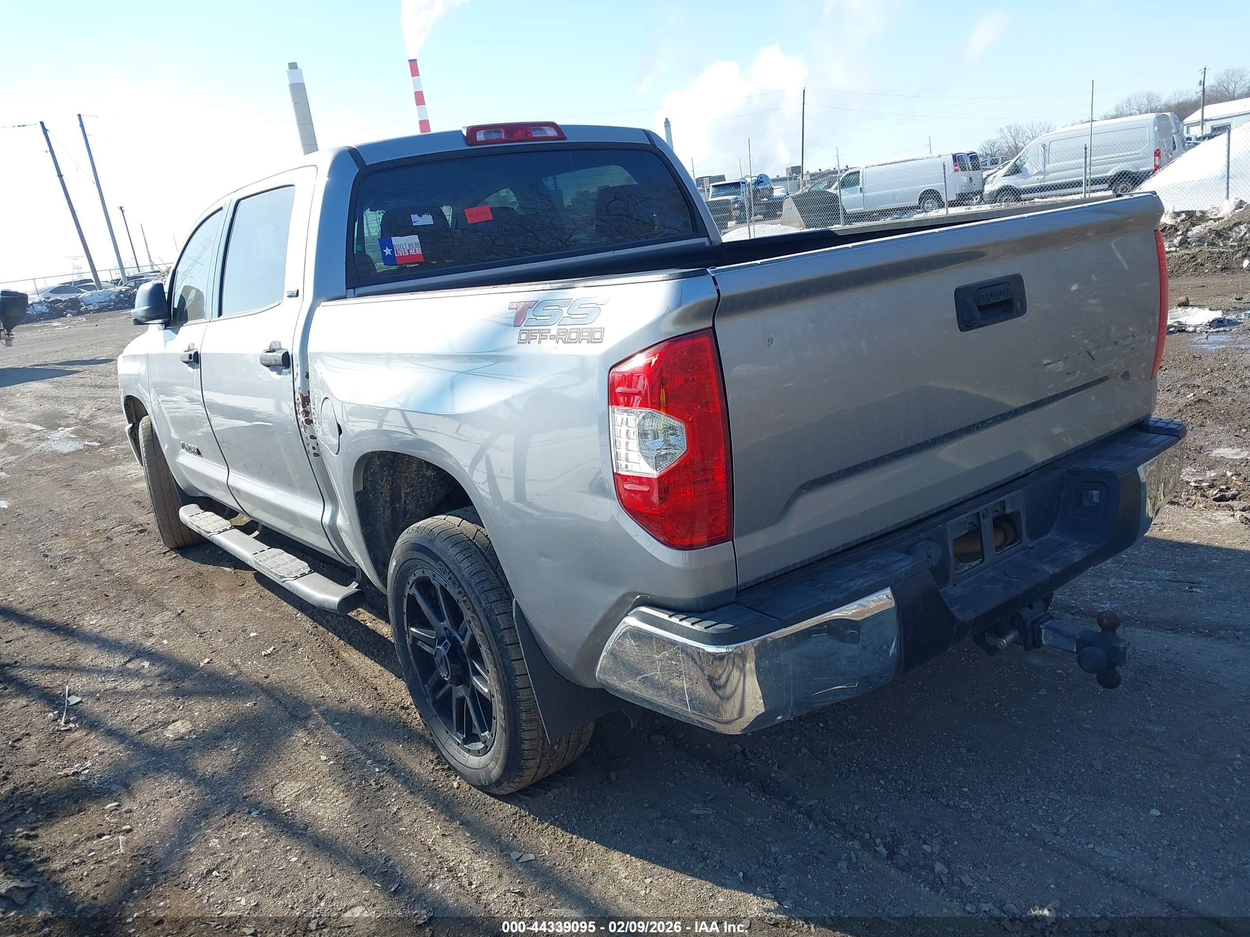 TOYOTA TUNDRA image 3