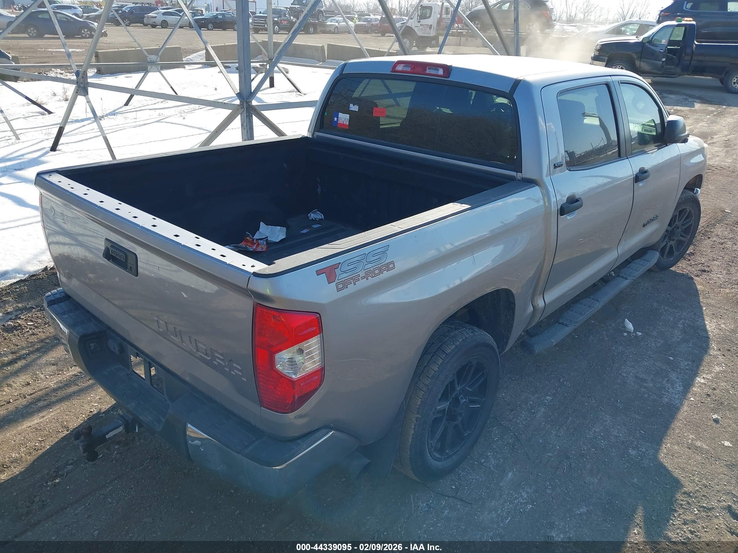TOYOTA TUNDRA image 4