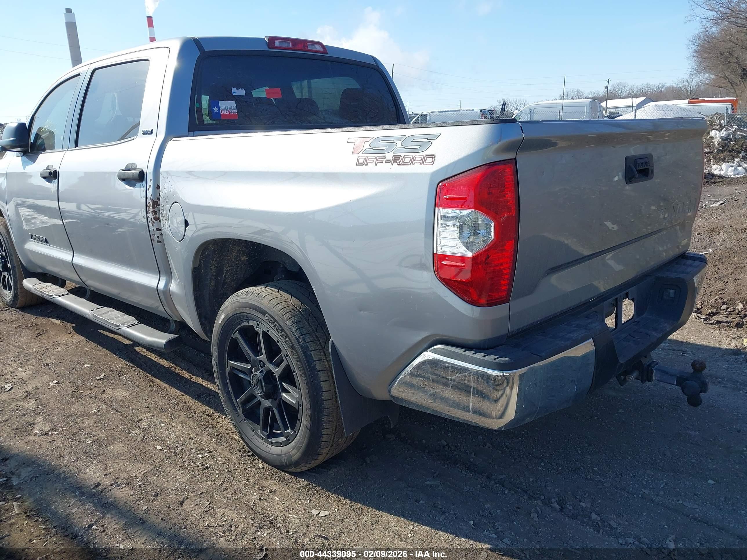 TOYOTA TUNDRA image 6