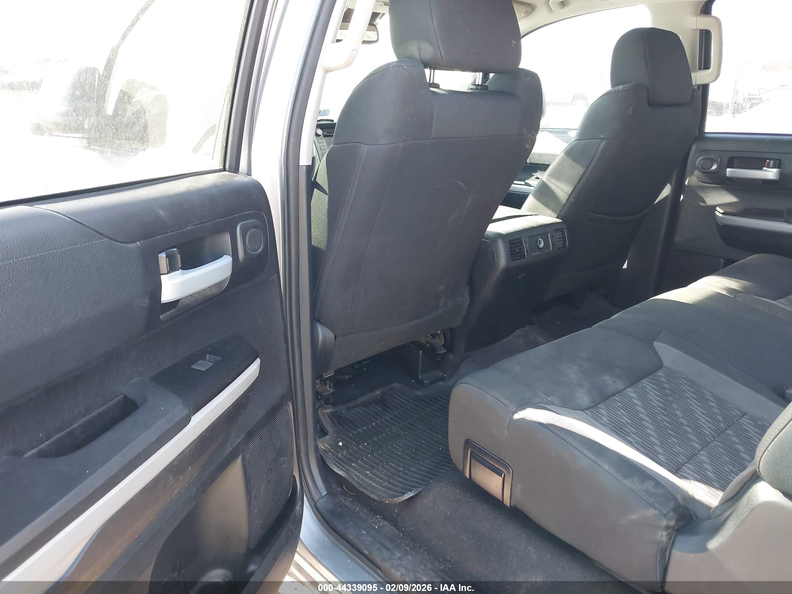 TOYOTA TUNDRA image 8