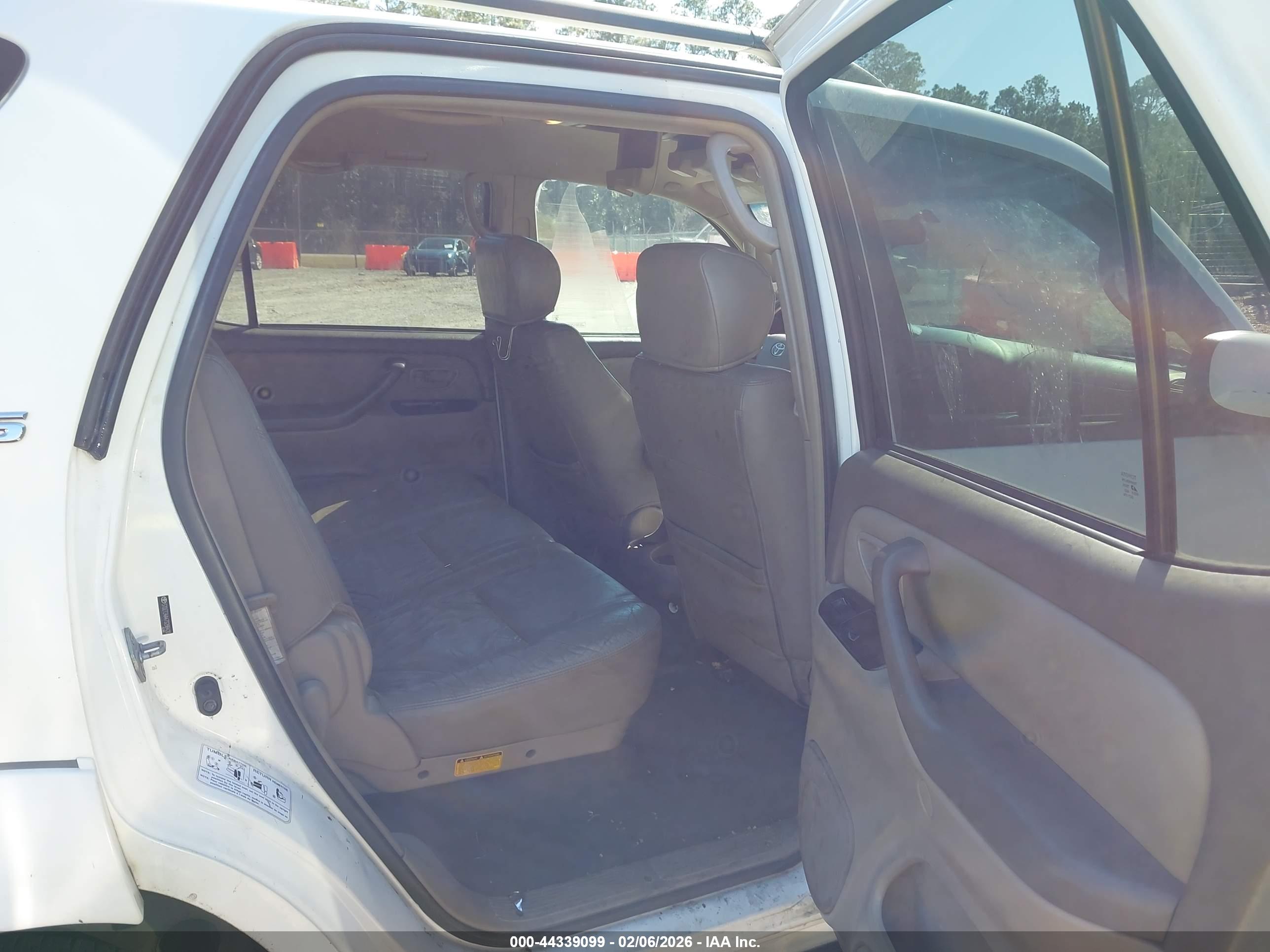 TOYOTA SEQUOIA image 8