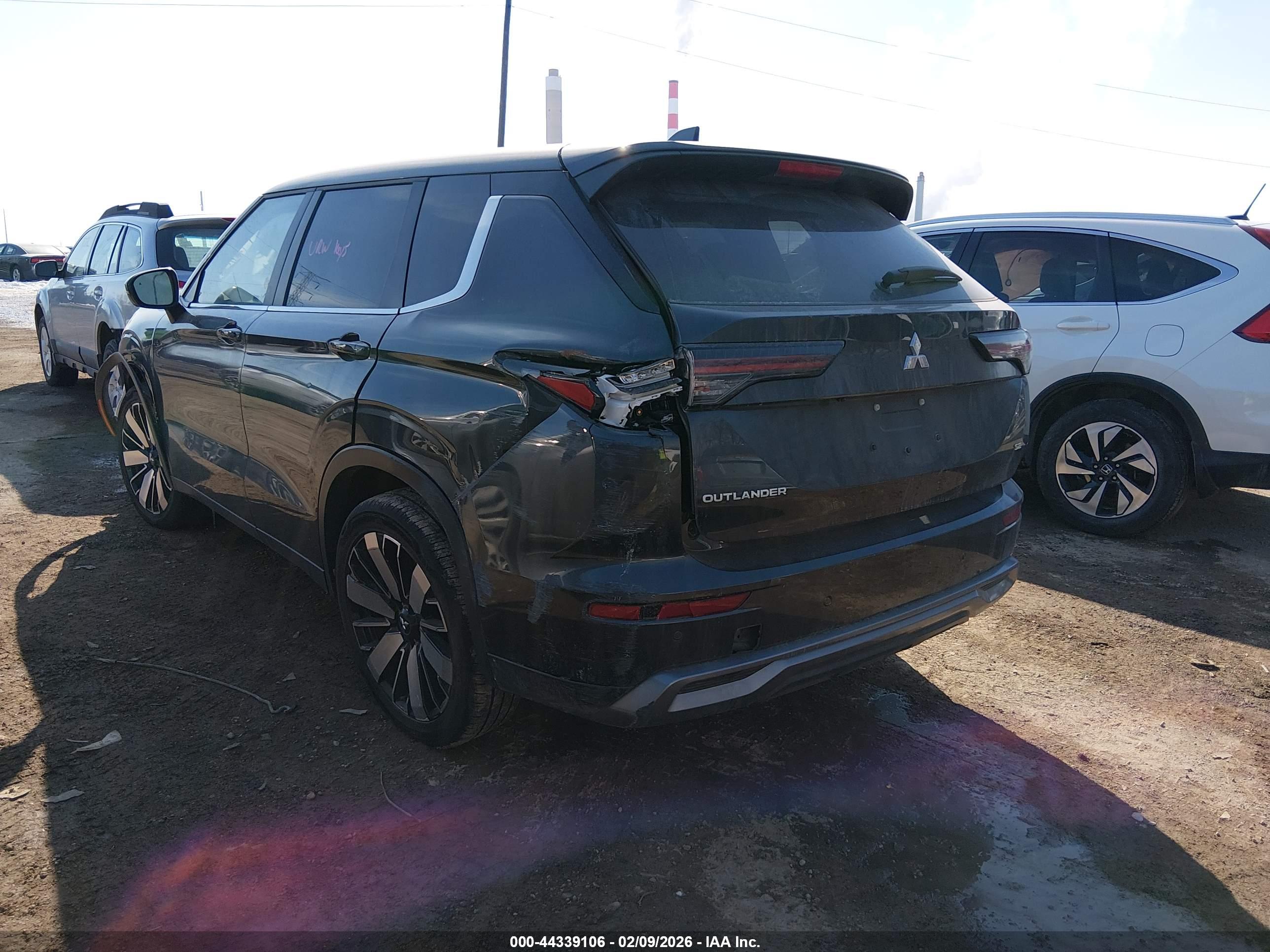 MITSUBISHI OUTLANDER image 3