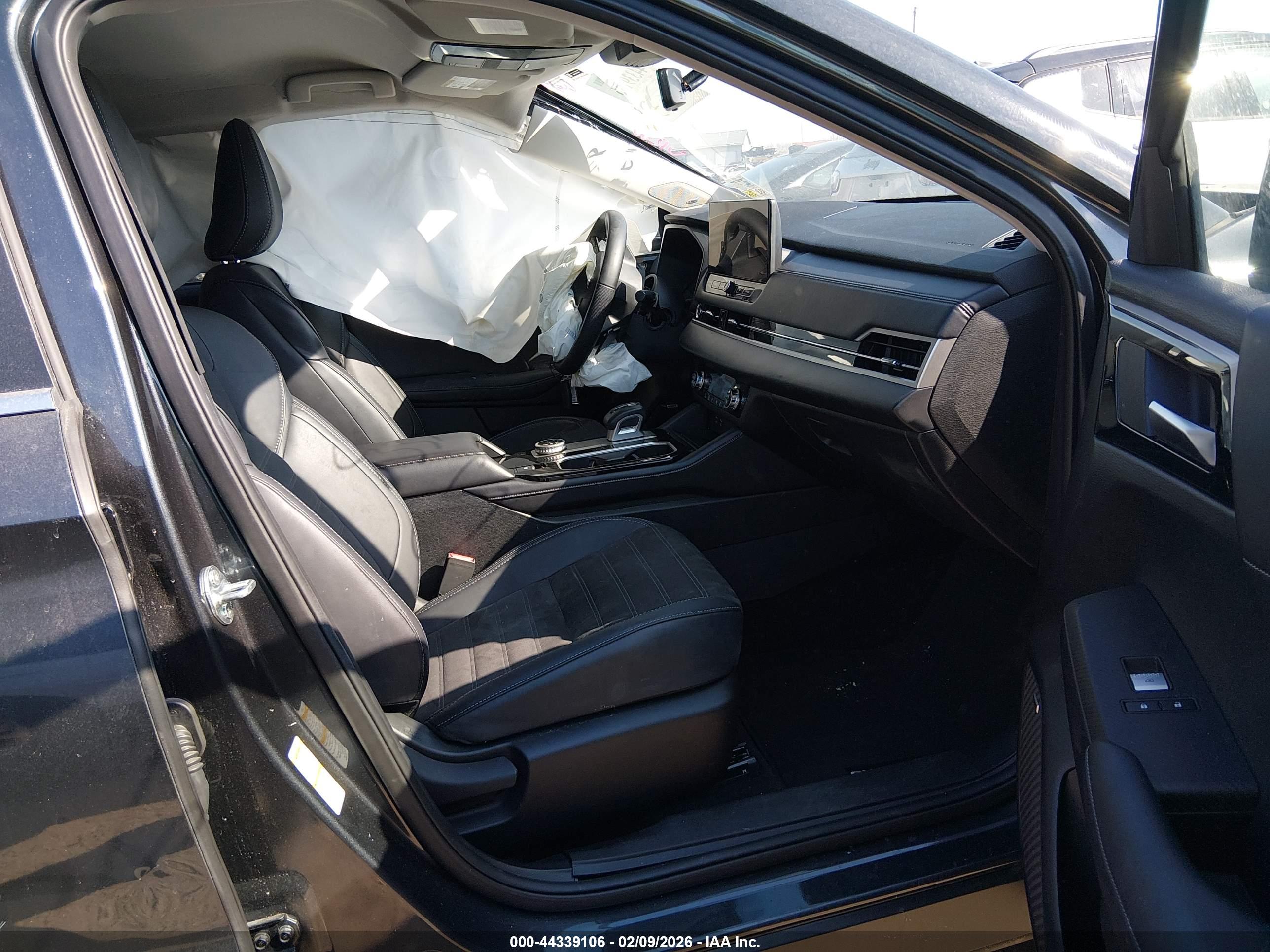 MITSUBISHI OUTLANDER image 5
