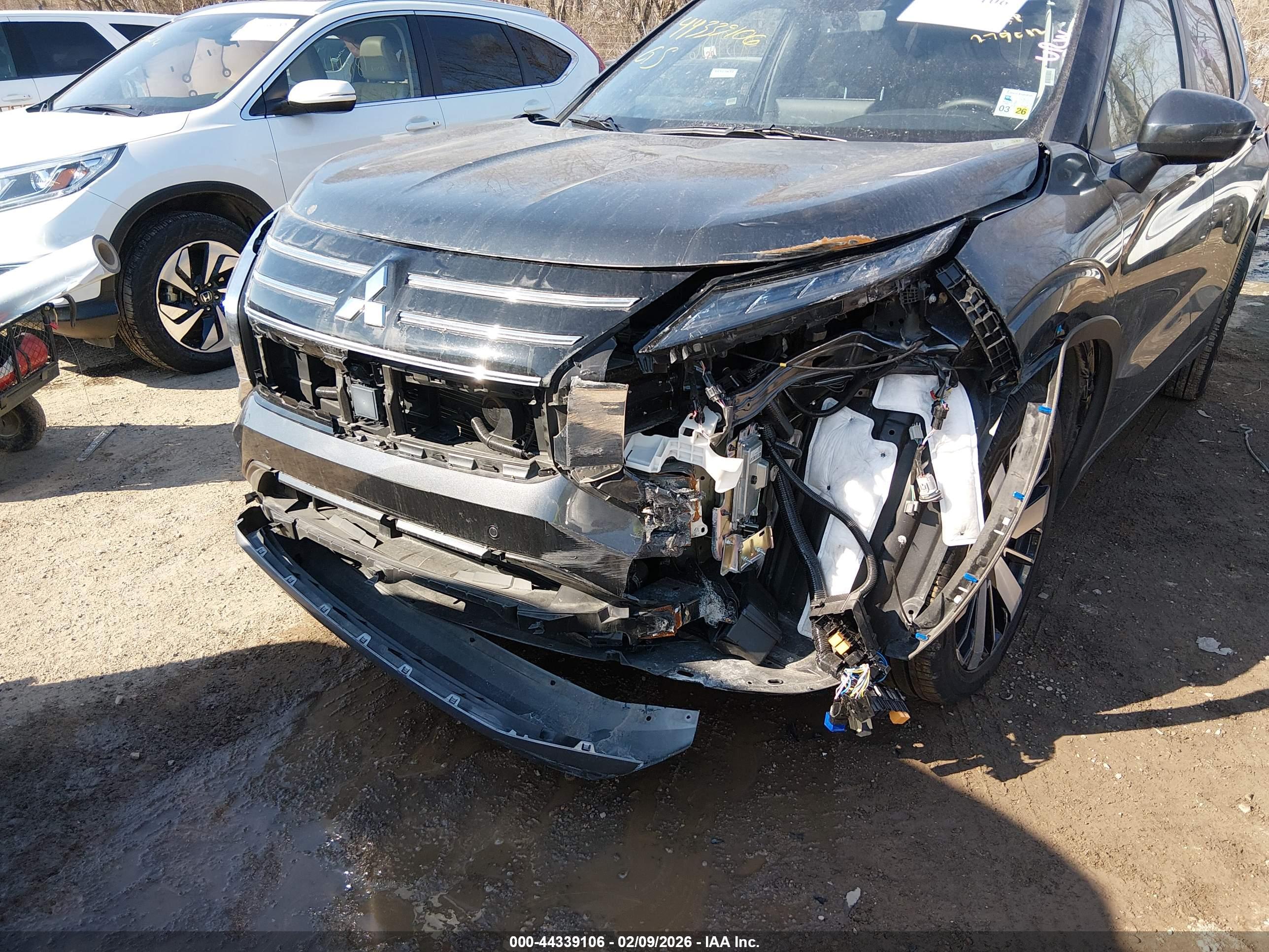 MITSUBISHI OUTLANDER image 6