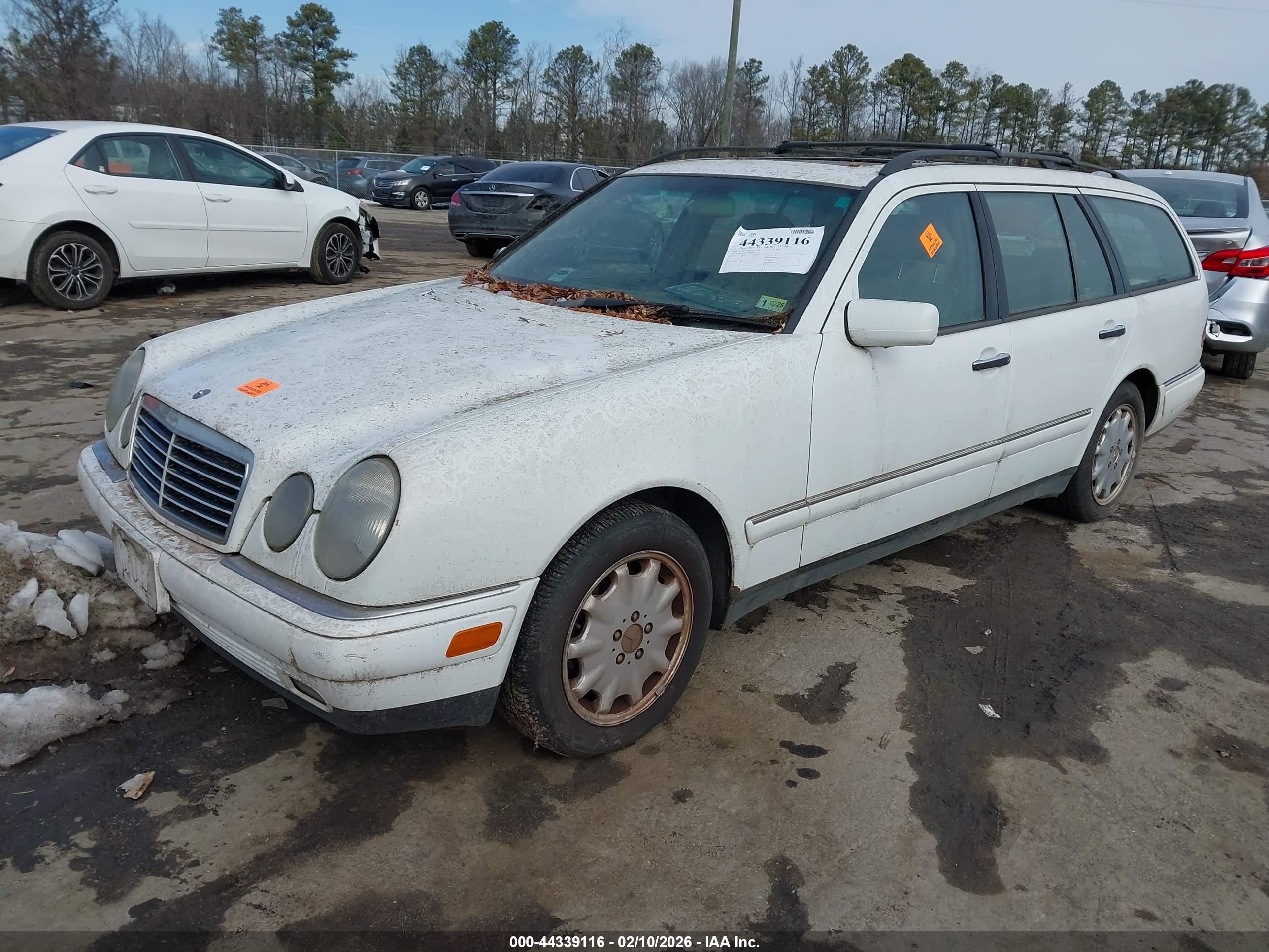 MERCEDES-BENZ E image 2