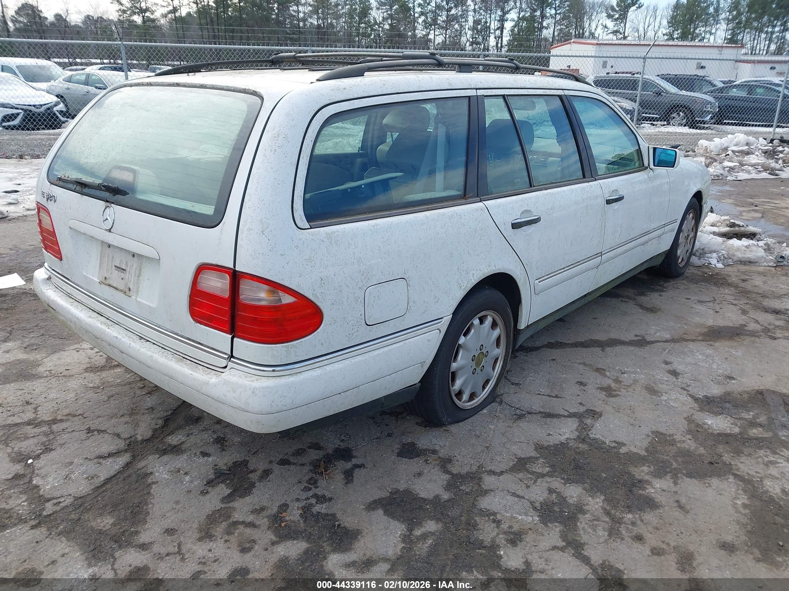 MERCEDES-BENZ E image 4