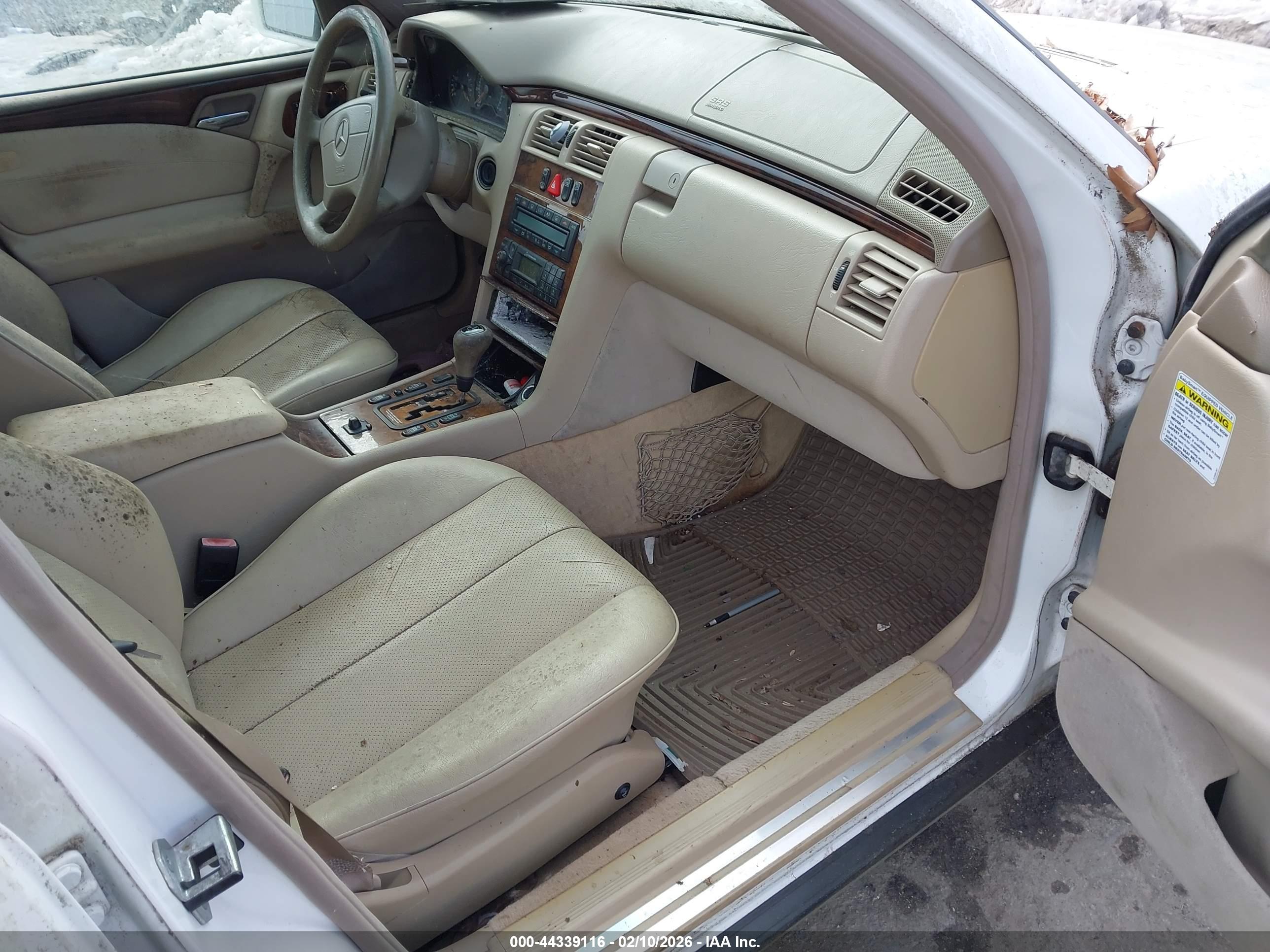 MERCEDES-BENZ E image 5