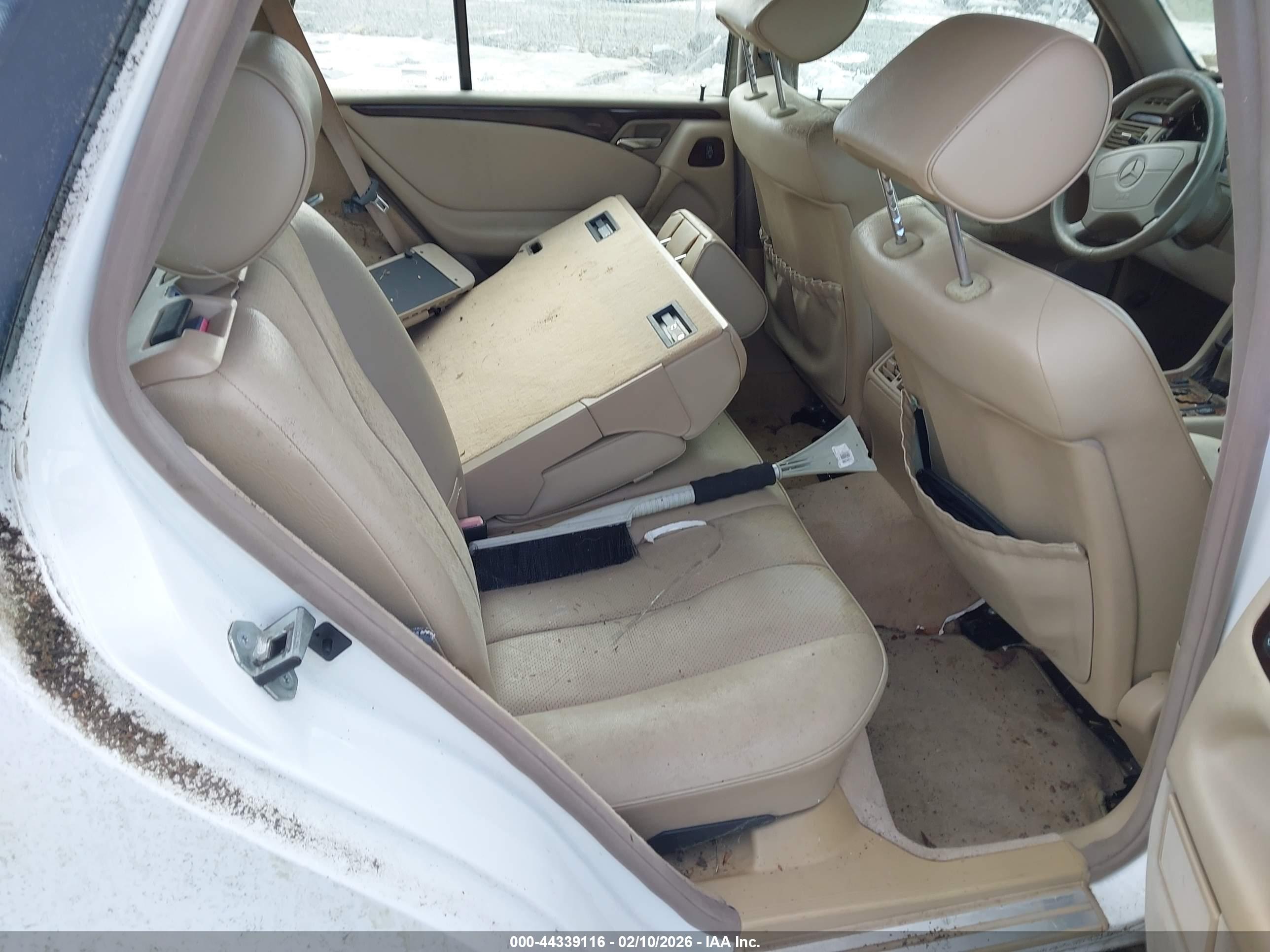 MERCEDES-BENZ E image 8
